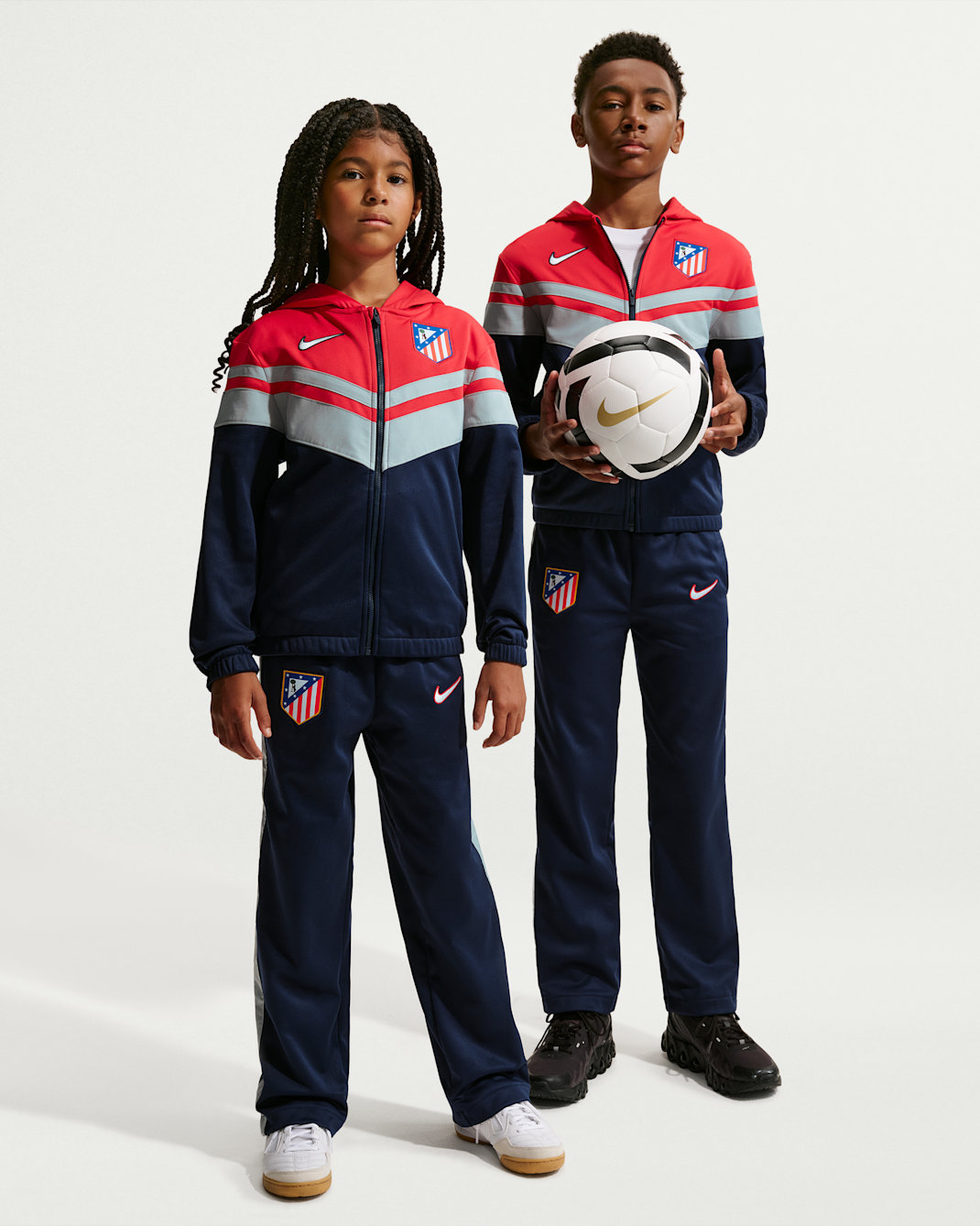 Atlético Madrid Third Nike Dri-FIT Fußball-Trainingsanzug mit Kapuze (ältere Kinder) - Salsa Red/Obsidian/Light Pumice/Weiß