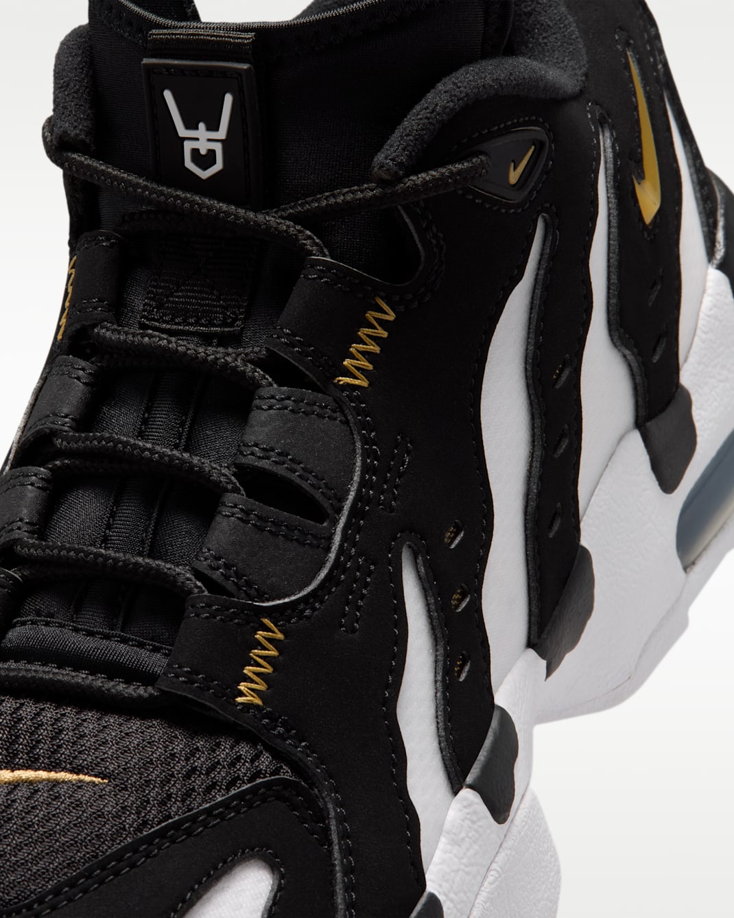 Nike Air DT Max '96 Low Men's Shoes - Black/White/Metallic Gold