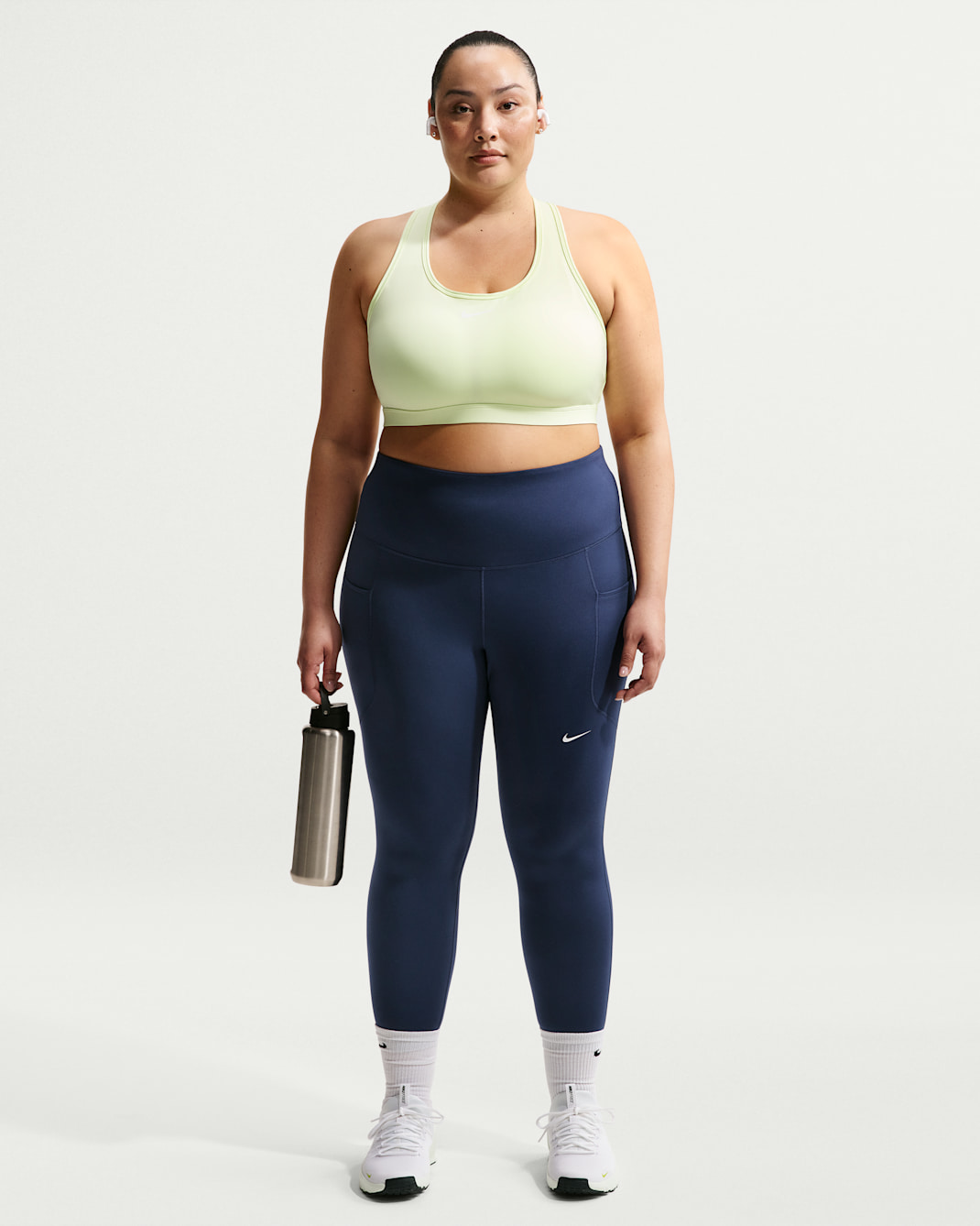 Leggings de tiro alto de 7/8 con bolsillos para mujer (talla grande) Nike One - Azul marino medianoche/Blanco