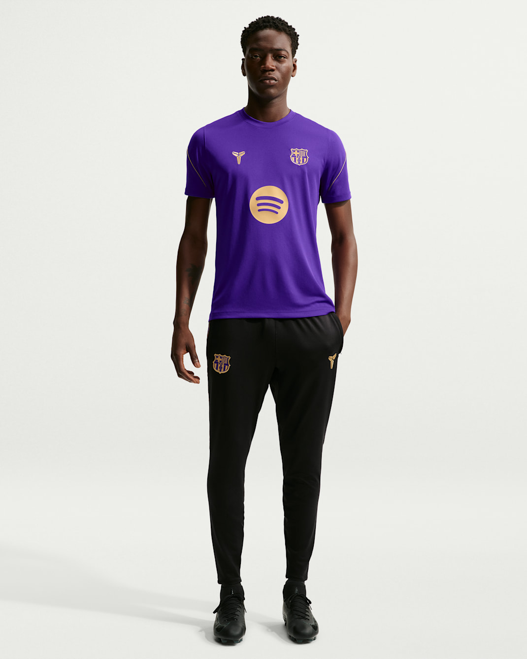 FC Barcelona Strike idegenbeli Kobe Dri-FIT kötött férfi futballnadrág - Fekete/Field Purple/Metallic Gold