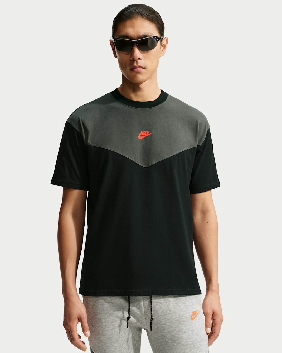 Nike Sportswear T-Shirt (Herren) - Schwarz/Anthracite/Bright Crimson