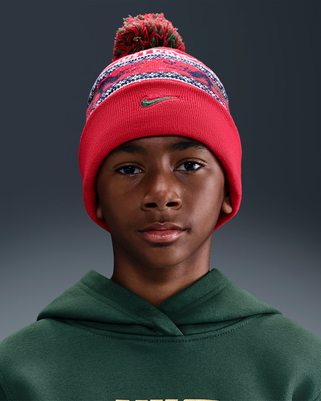 Nike Peak Beanie mit Standardbündchen (ältere Kinder) - University Red/Midnight Navy/Sail