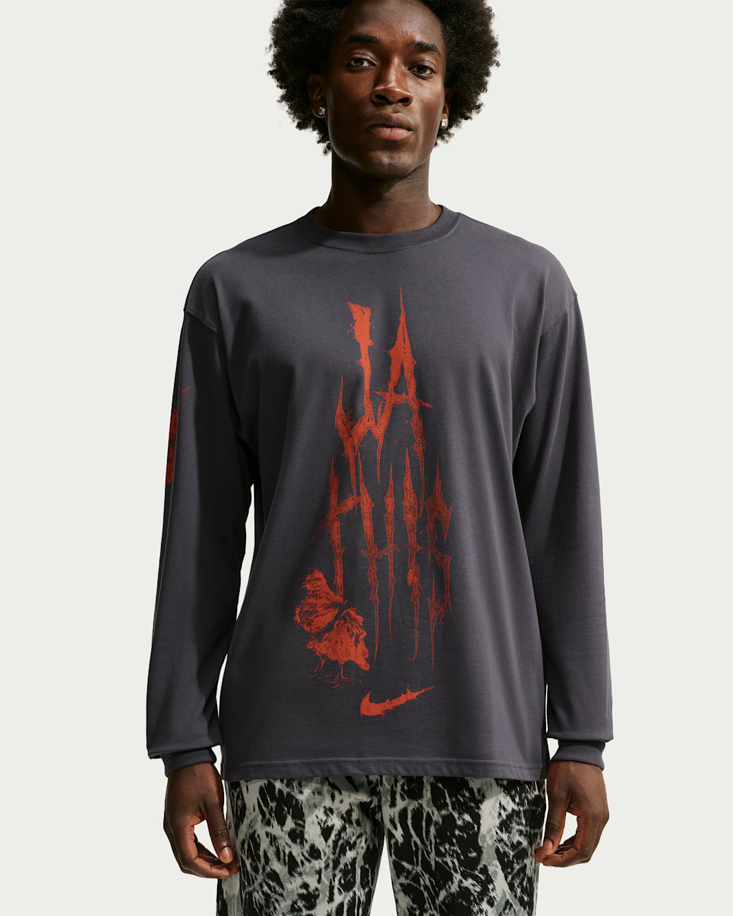 Playera de básquetbol de manga larga para hombre Ja Nike Essential - Parrilla/Carmesí claro