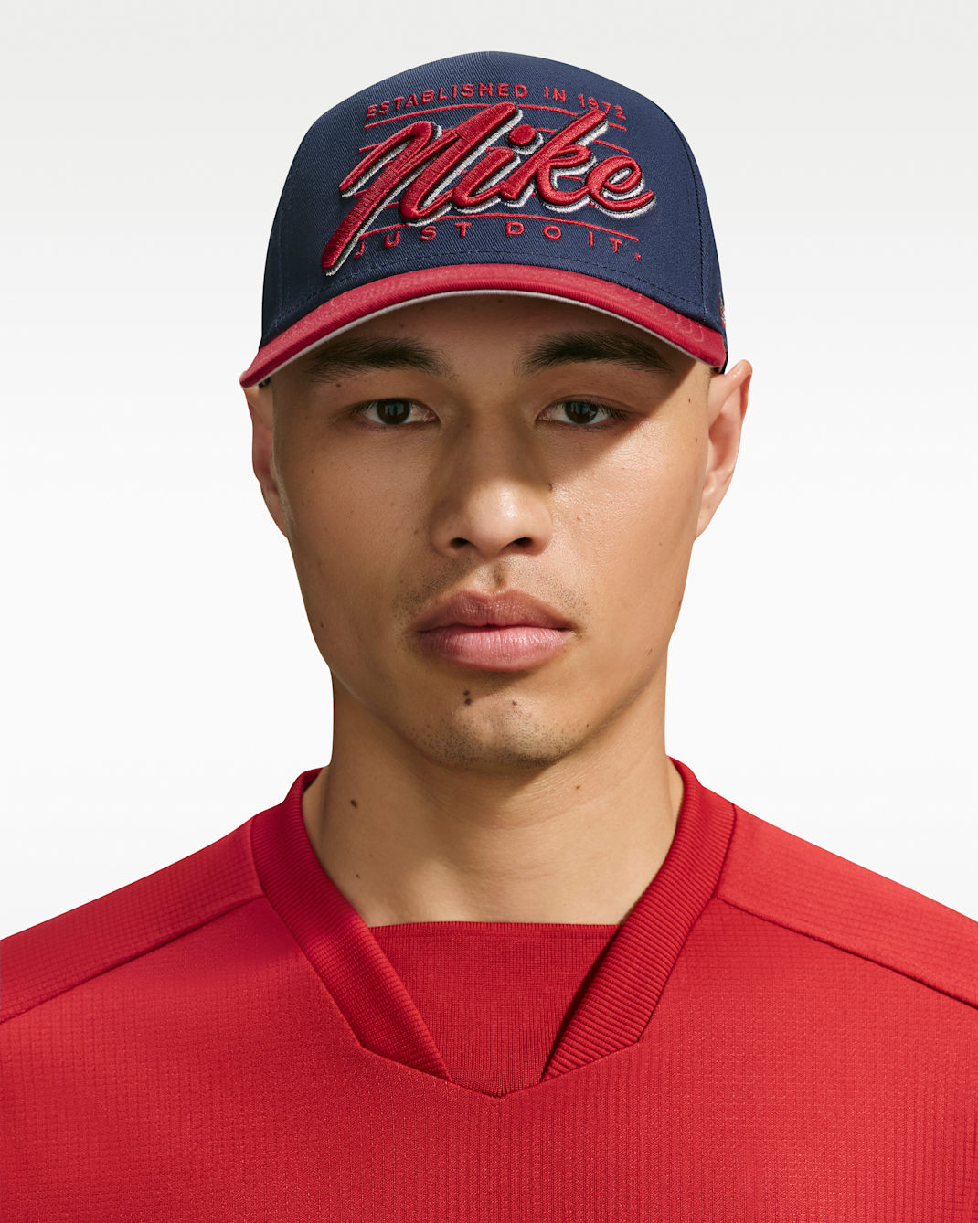 Gorra Nike con estructura A-Frame Rise - Azul marino medianoche/Rojo duro/Gris humo claro/Plata metalizado