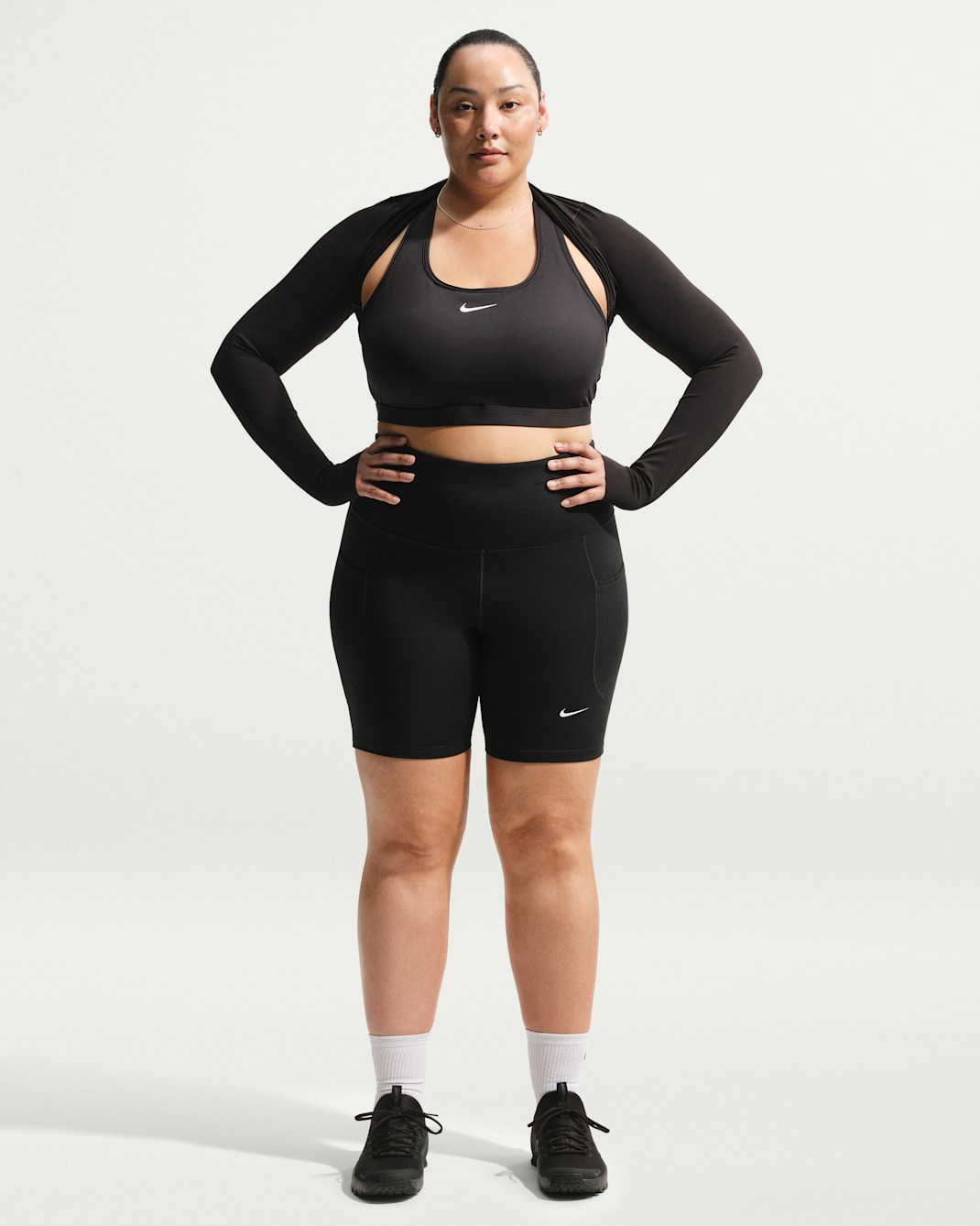 Shorts de ciclismo con bolsillos de tiro alto de 20 cm para mujer (talla grande) Nike One - Negro/Blanco