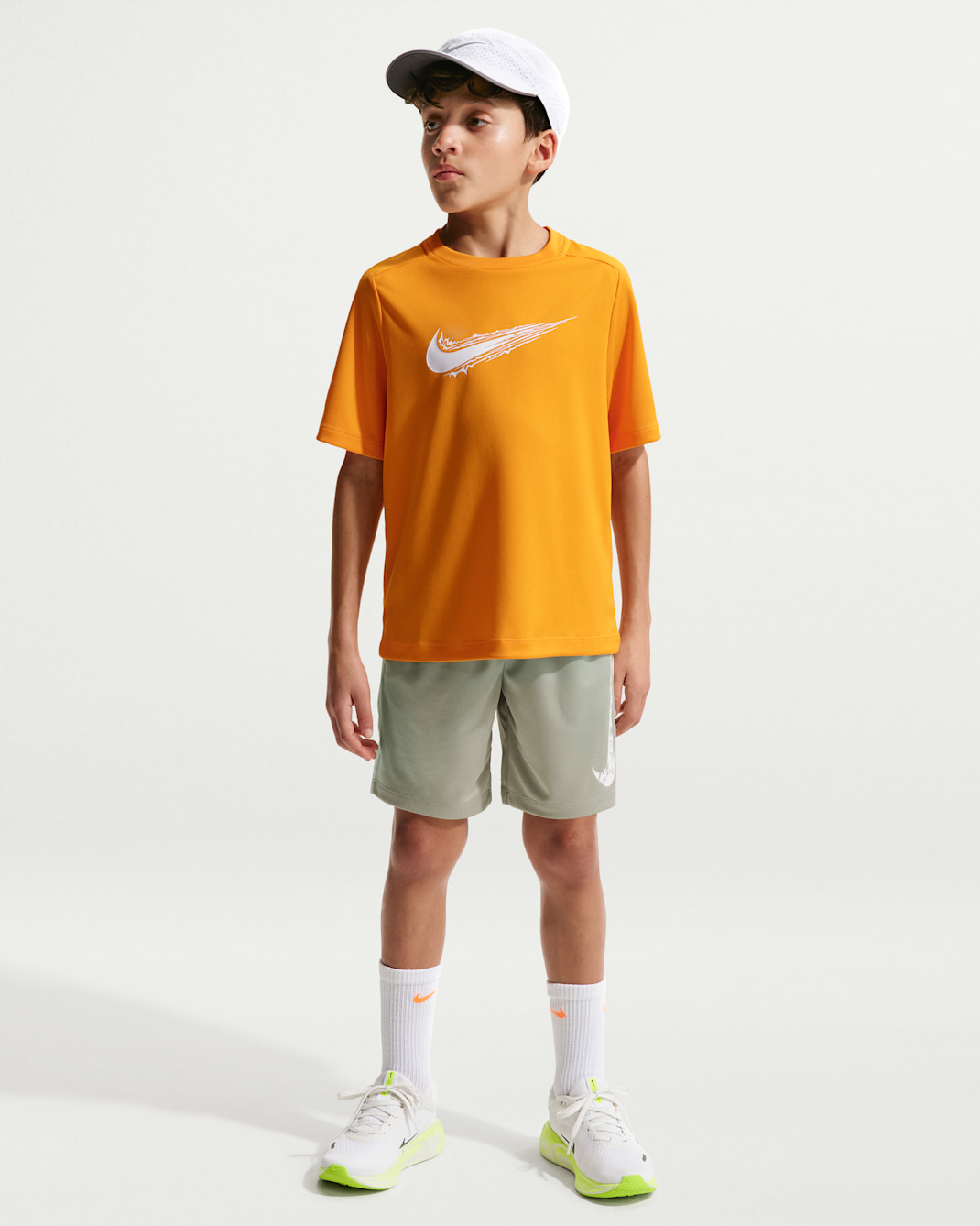 Shorts Dri-FIT para niño talla grande Nike Trophy23 - Niebla pícea/Verde ligero/Blanco