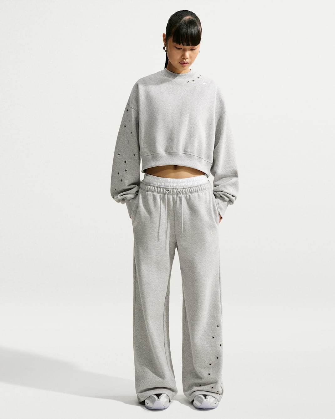 Dámské středně silné kalhoty Nike Studio Fleece se středně vysokým pasem a širokými nohavicemi - Wolf Grey/Heather/Grey Fog/Sail
