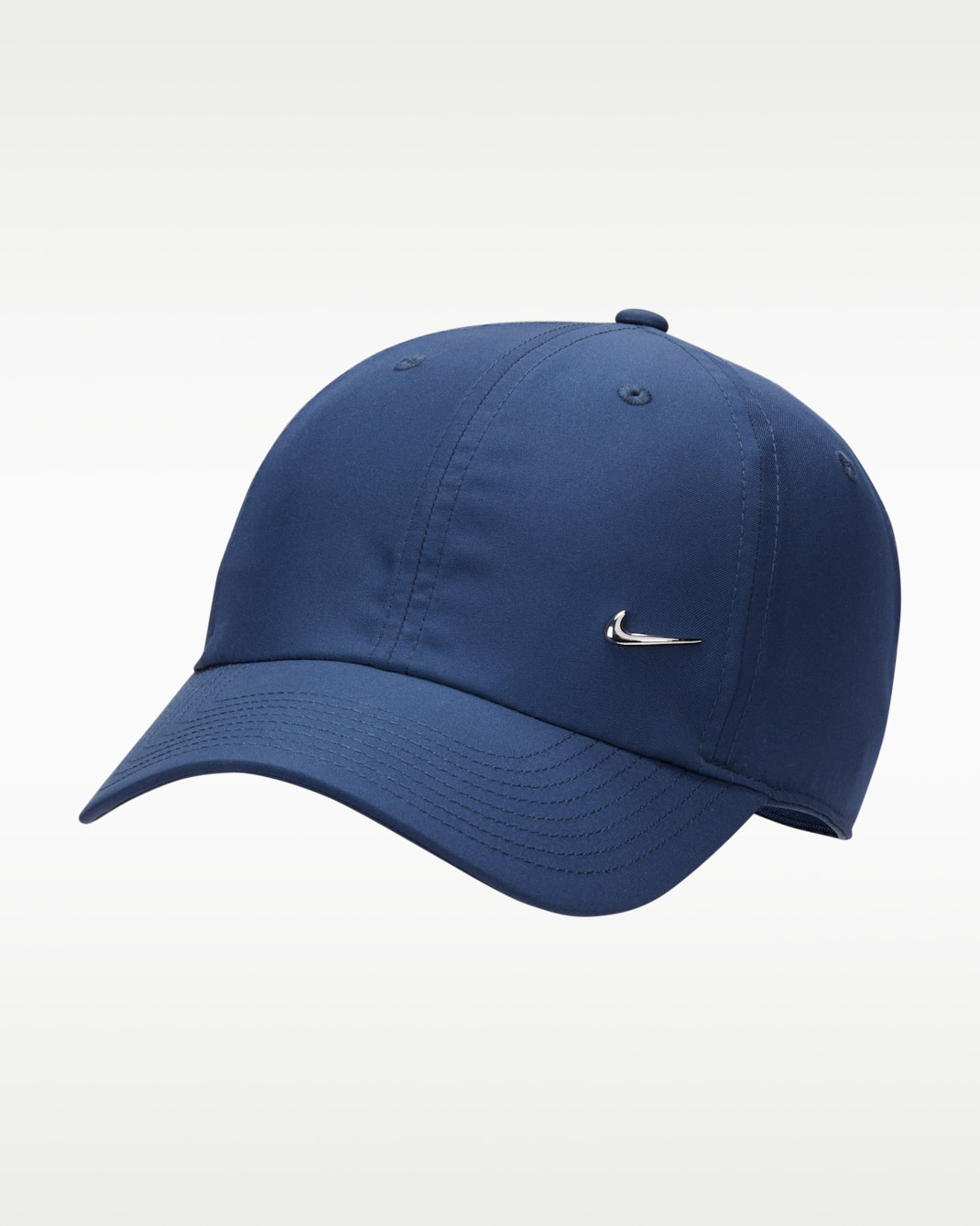 Nike Dri-FIT Club strukturálatlan, fém Swoosh-sal díszített sapka - Midnight Navy/Metallic Silver