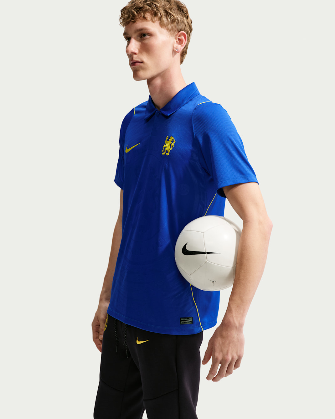 Chelsea FC 2026/27 Stadium Home Nike Dri-FIT Replica-fodboldtrøje til mænd - Bright Blue/Midwest Gold/Midwest Gold