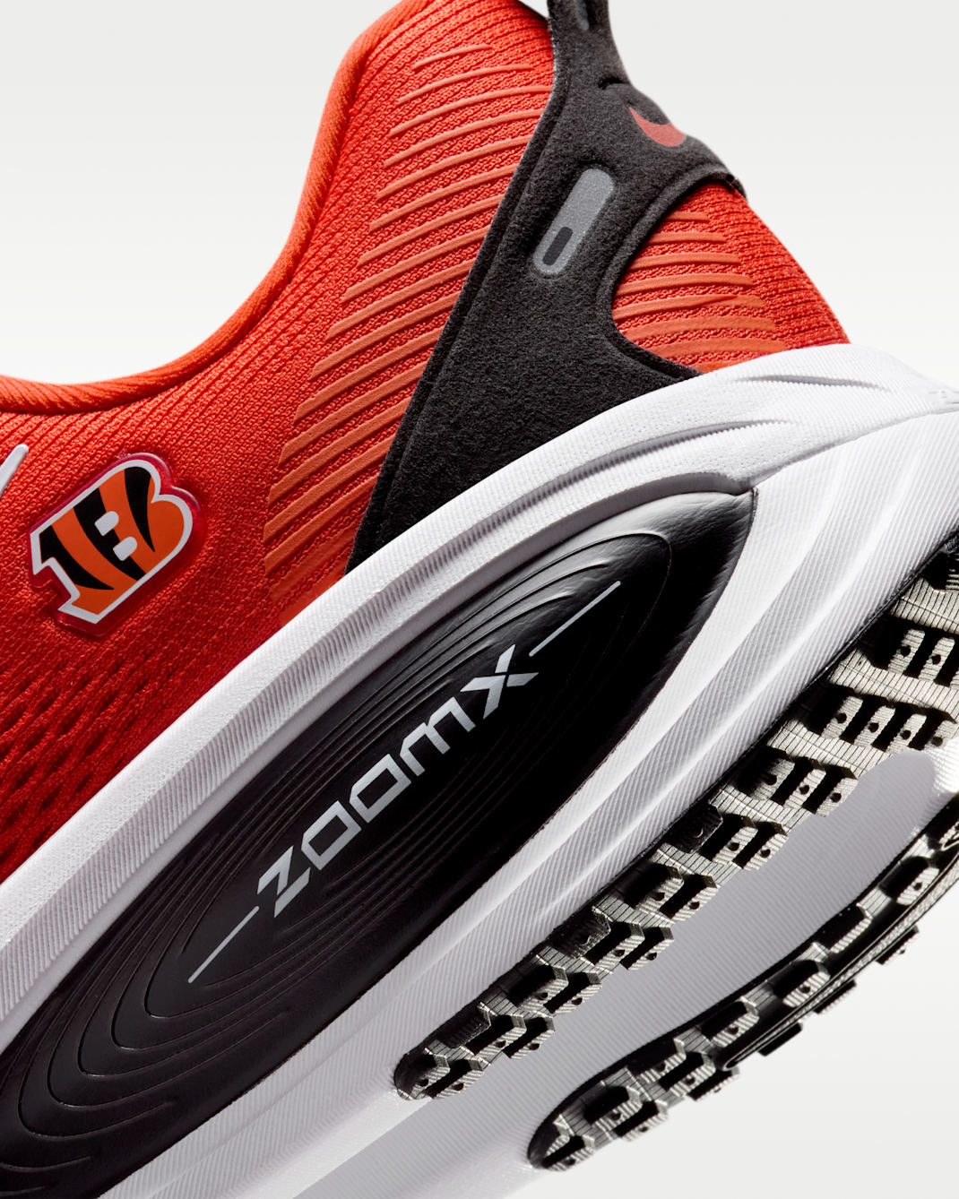 Nike Vomero 18 (Cincinnati Bengals) Men's NFL Road Running Shoes