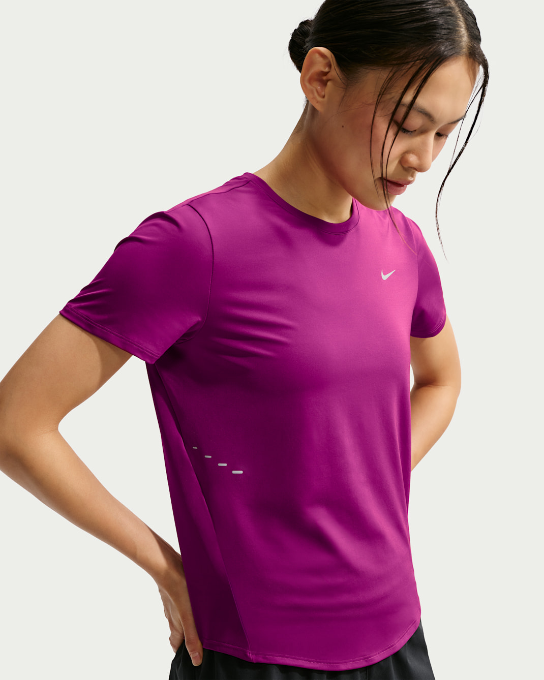 ナイキ スウィフト ウィメンズ Dri-FIT ショートスリーブ ランニングトップ - トゥルーベリー