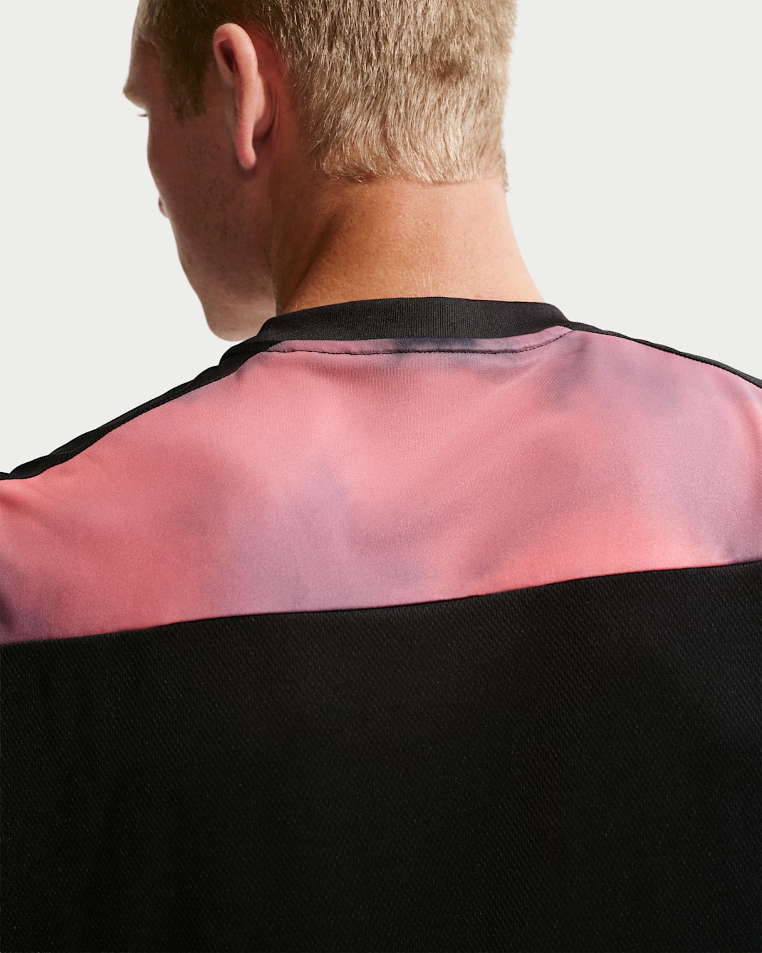 Nike Academy+ Men's Dri-FIT Short-Sleeve Soccer Top