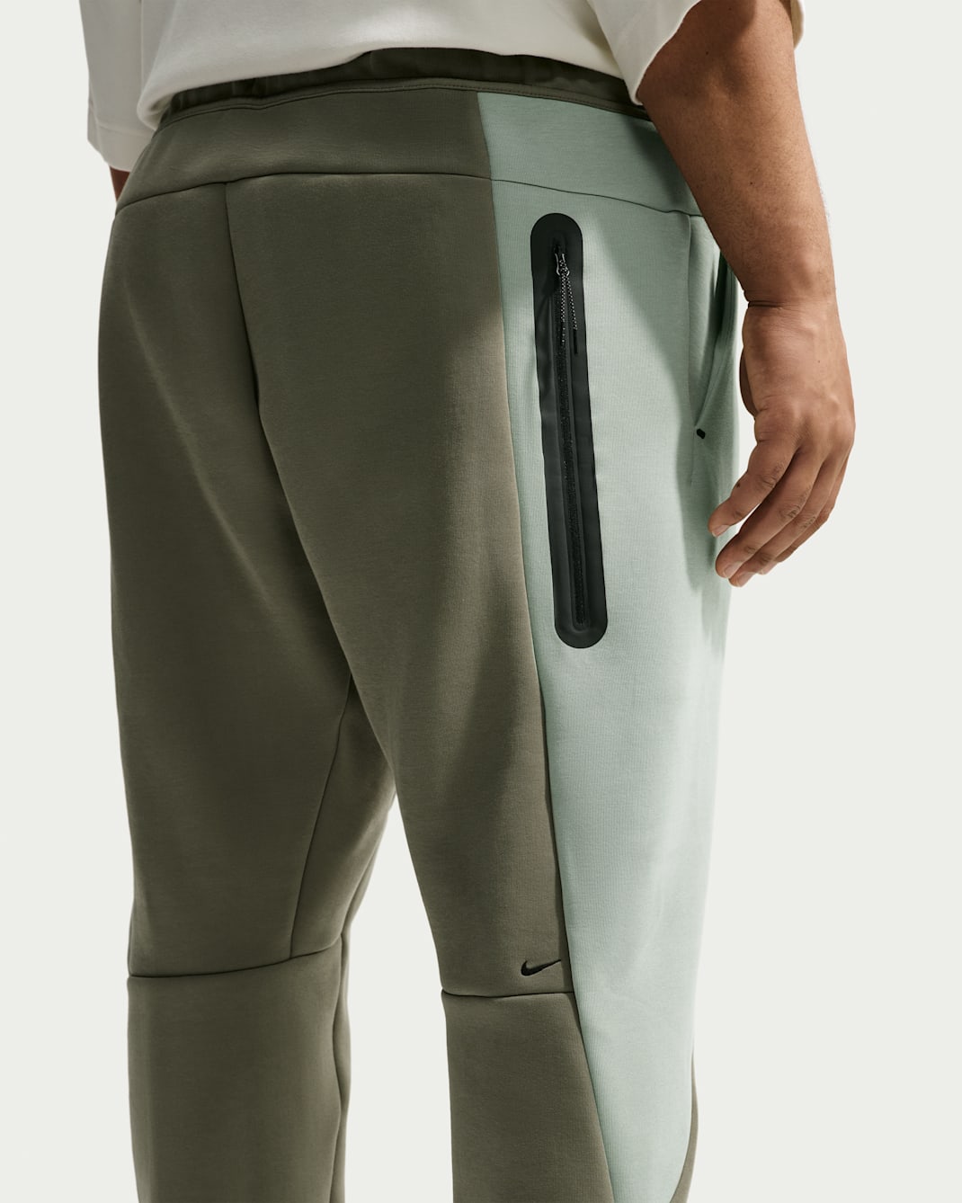 Nike Tech Men's Fleece Color-Block Joggers