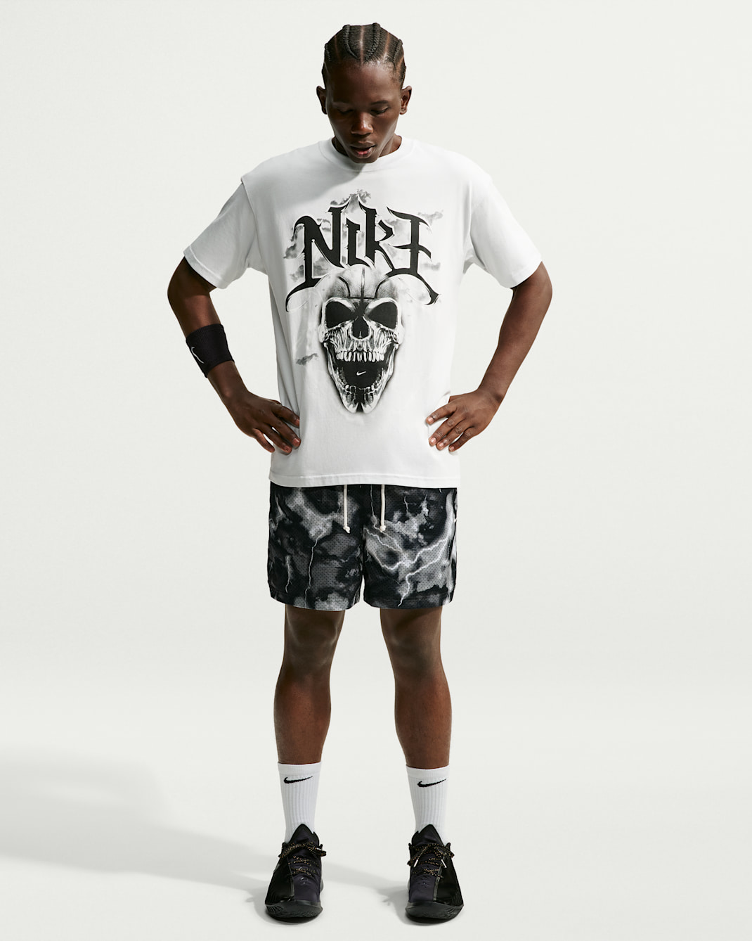 Nike Standard Issue Men's Dri-FIT 5" Mesh Basketball Shorts - Smoke Grey/Black/Pale Ivory