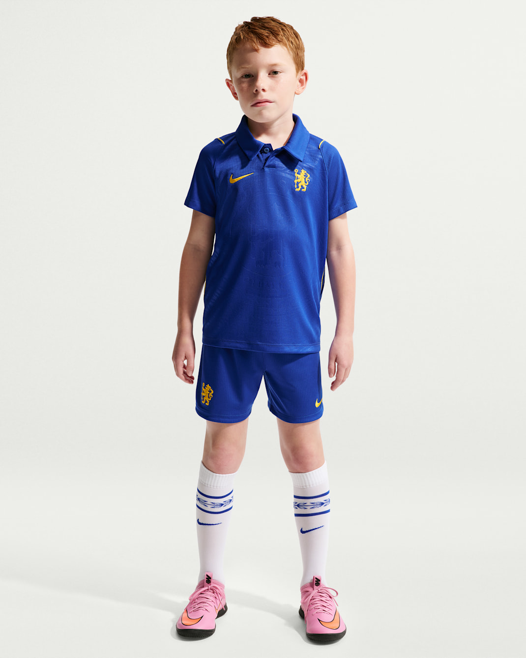 Chelsea F.C. 2026 Stadium Home Younger Kids' Nike Football Replica 3-Piece Kit - Bright Blue/Midwest Gold/Midwest Gold