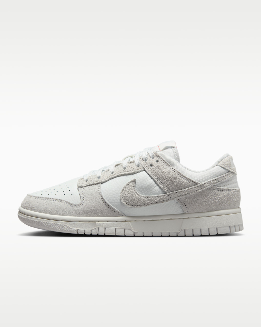 Tenis para mujer Nike Dunk Low - Blanco cumbre/Rojo universitario/Polvo fotón