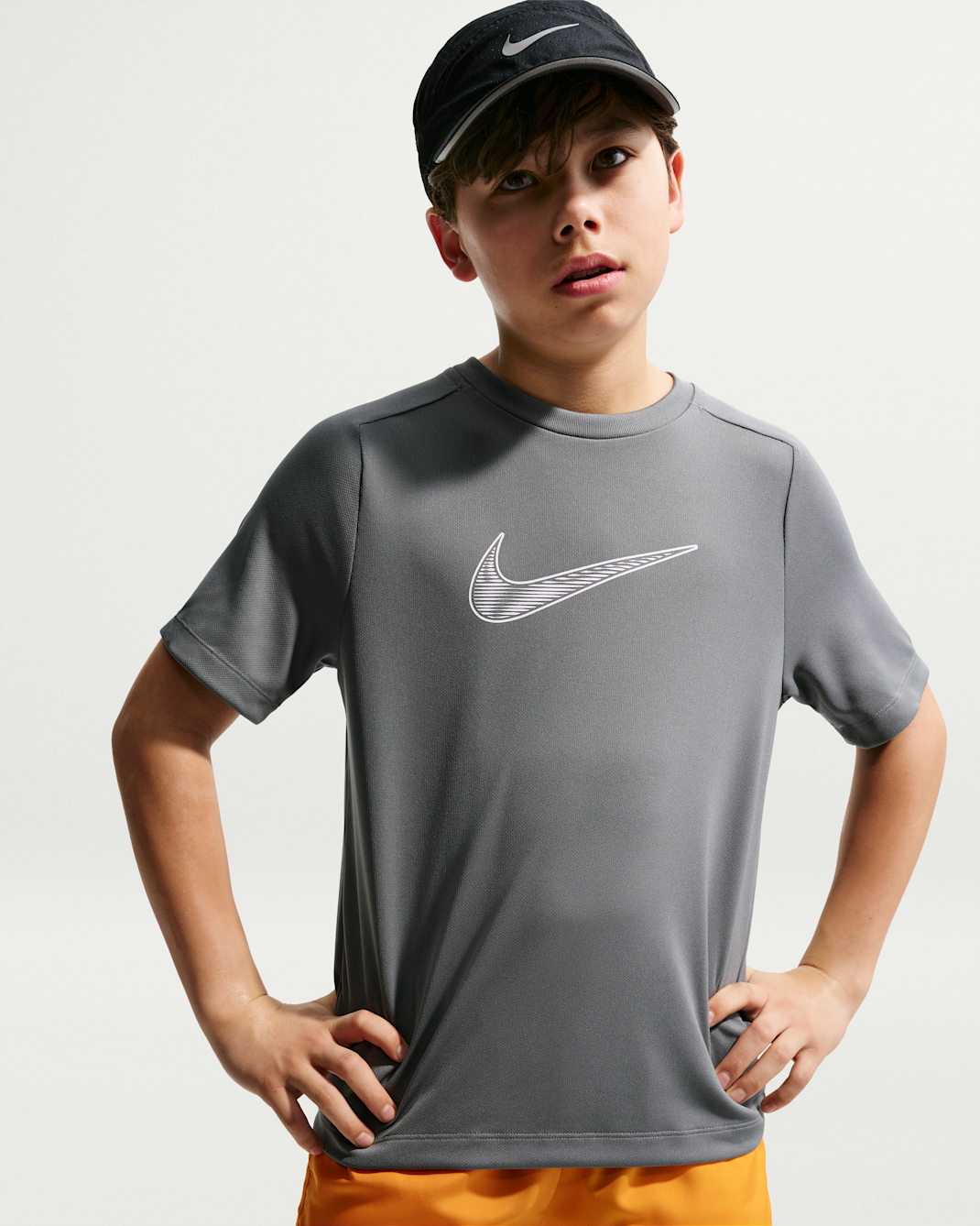 Playera de entrenamiento de manga corta Dri-FIT para niño talla grande Nike Multi - Gris humo/Blanco