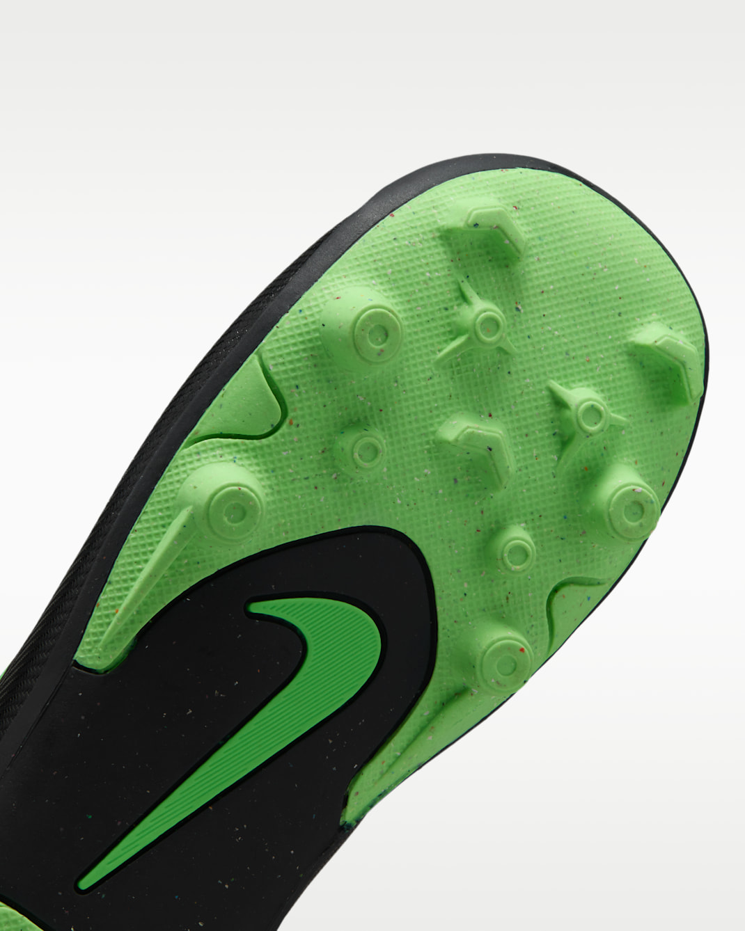 Nike Jr. Mercurial Vapor 17 Club Little Kids' Multi-Ground Low-Top Soccer Cleats