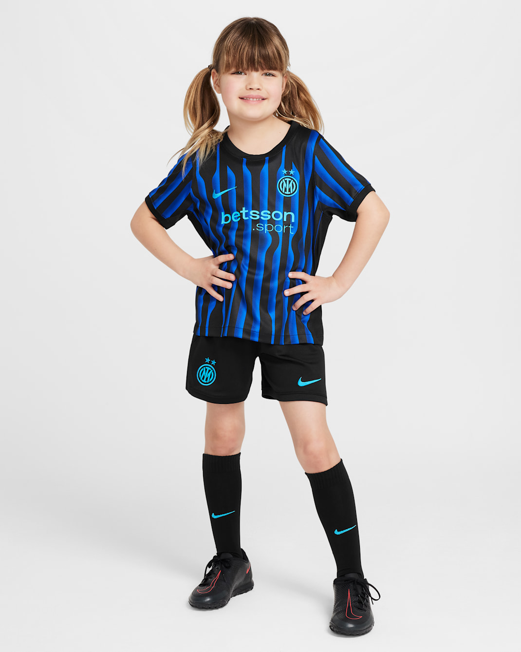 Inter Milan 2025/26 Stadium Home Younger Kids' Nike Football Replica 3-Piece Kit - Lyon Blue/Black/Chlorine Blue