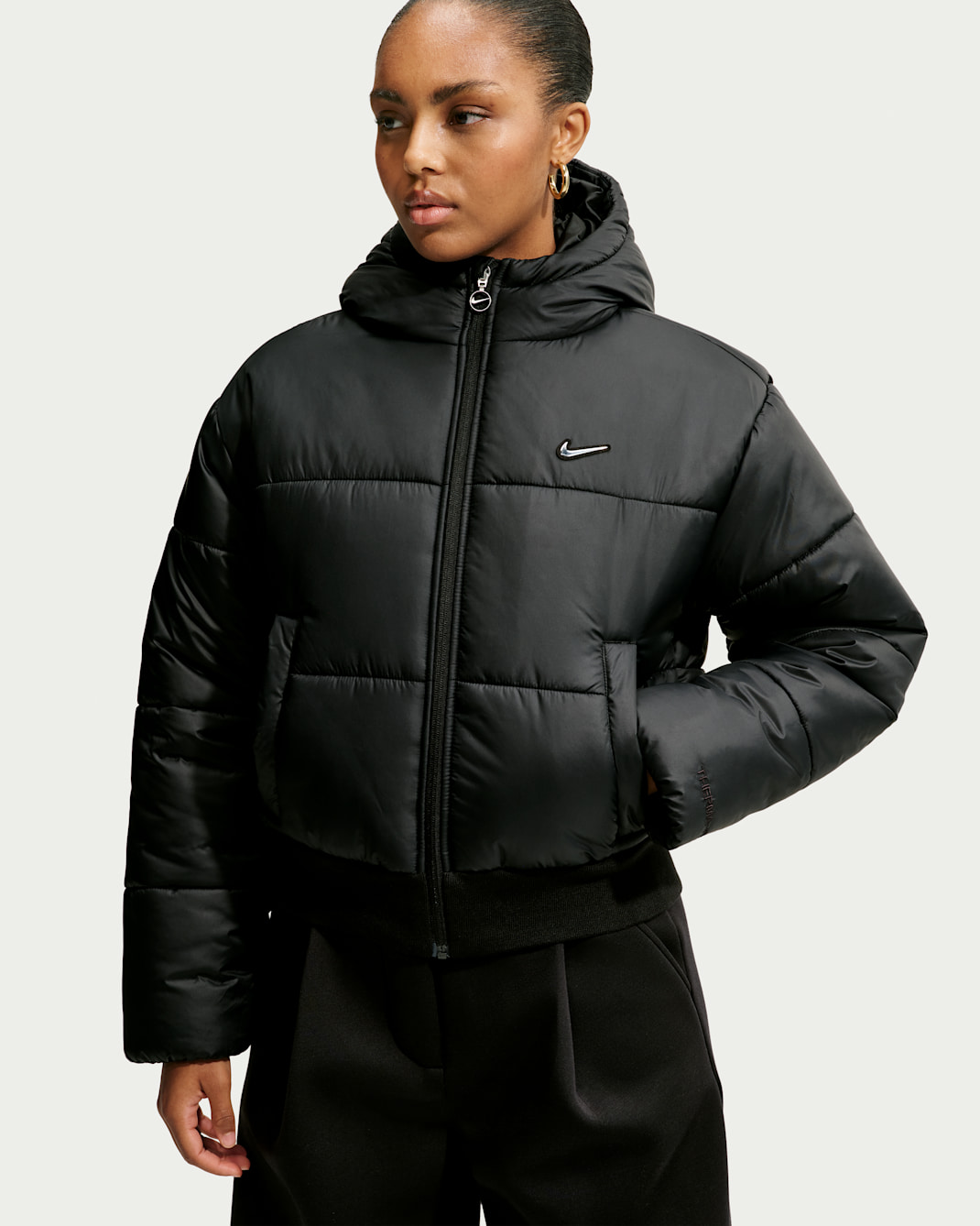 Giacca Loose Fit con cappuccio Therma-FIT Nike Sportswear Classic Puffer – Donna - Nero