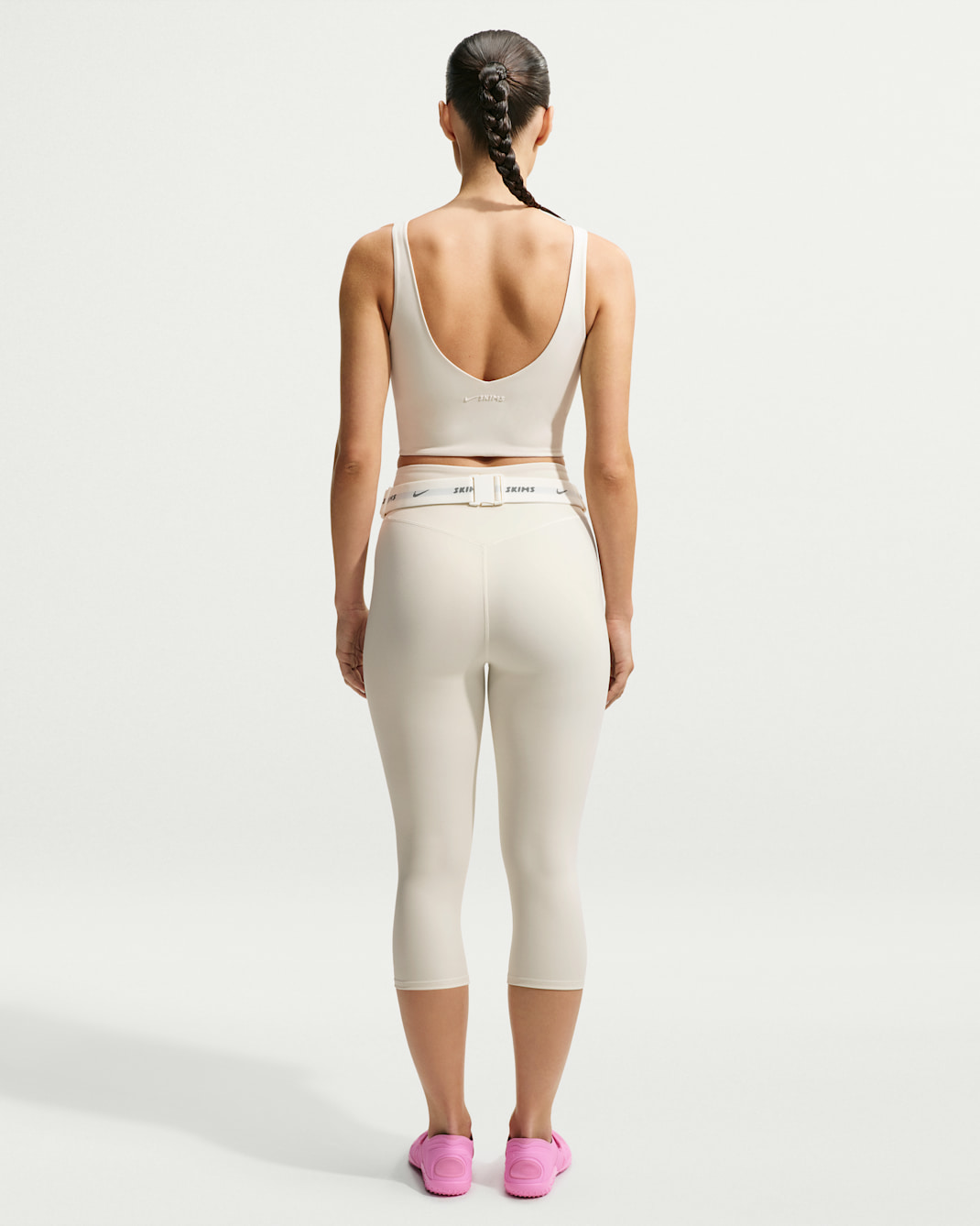 NikeSKIMS Matte Women's High-Waisted Cropped 17" Leggings