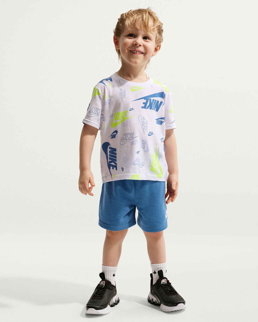 나이키 스포츠웨어 베이비(12~24개월) 프린트 티셔츠 및 경량 프렌치 테리 쇼츠 세트 - 스타 블루