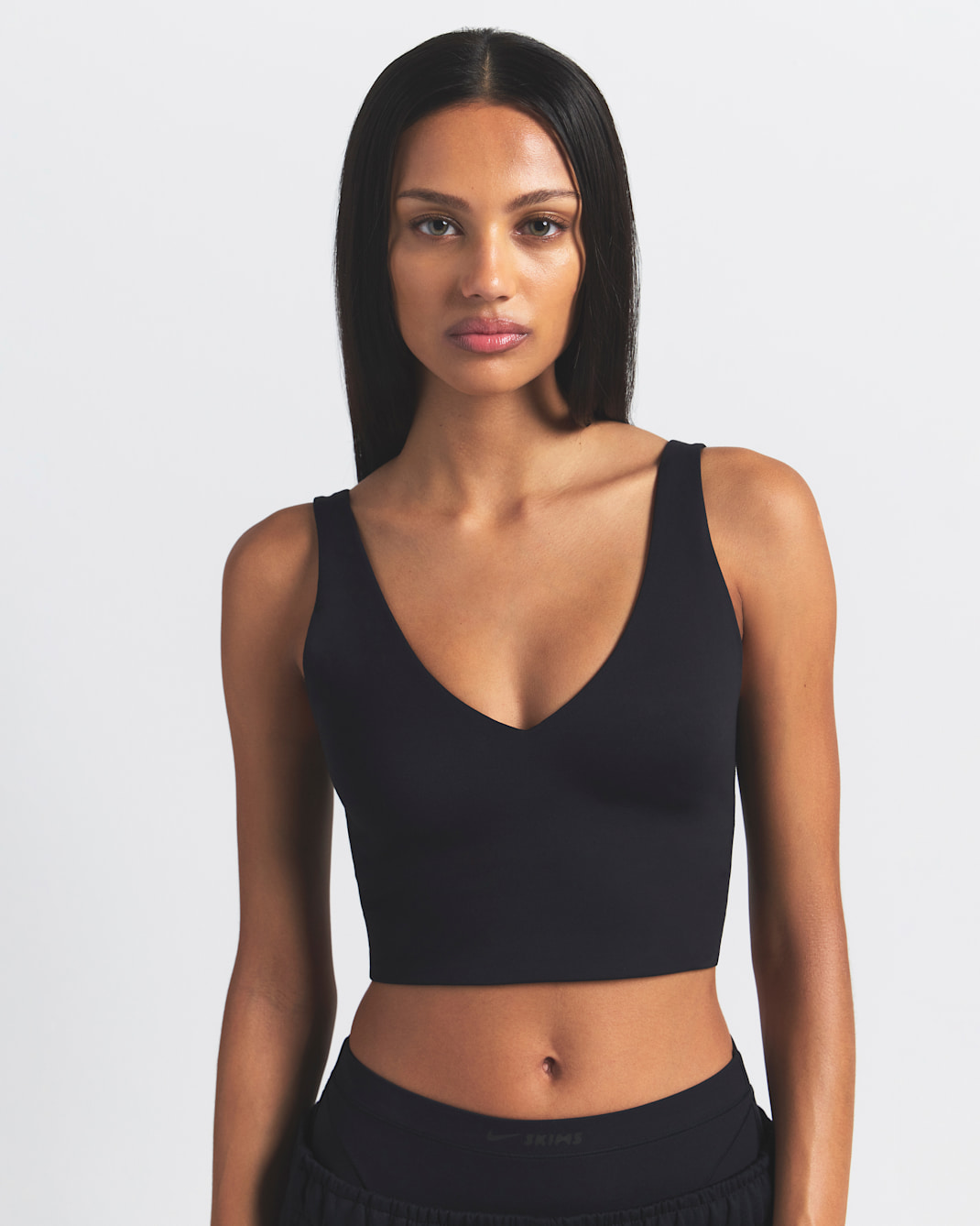 NikeSKIMS Matte Women's V-Neck Long-Line Bra - NSKM OBSIDIAN
