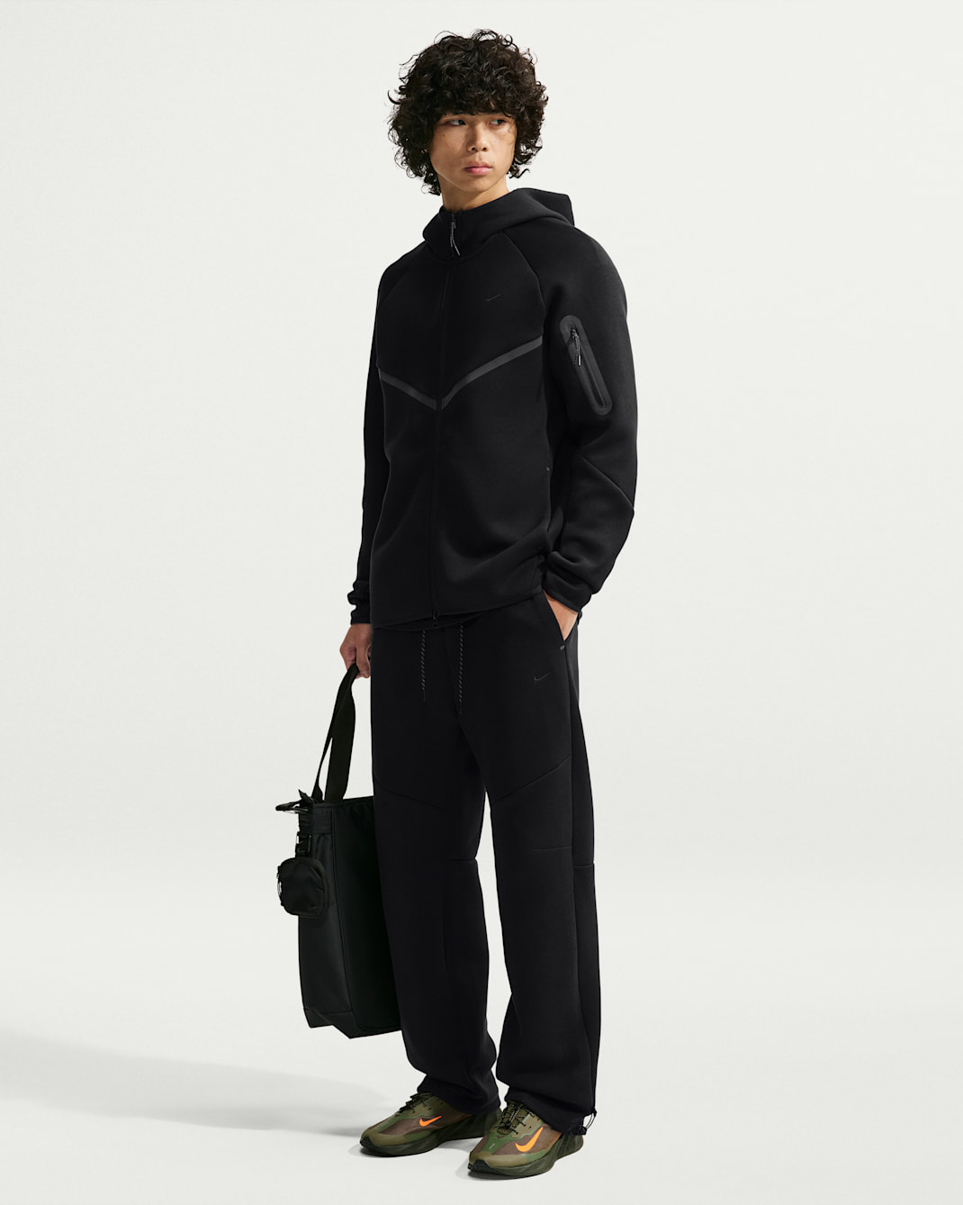 Nike Tech Men's Fleece Open-Hem Trousers with Reflective Design Accents - Black/Black/Black