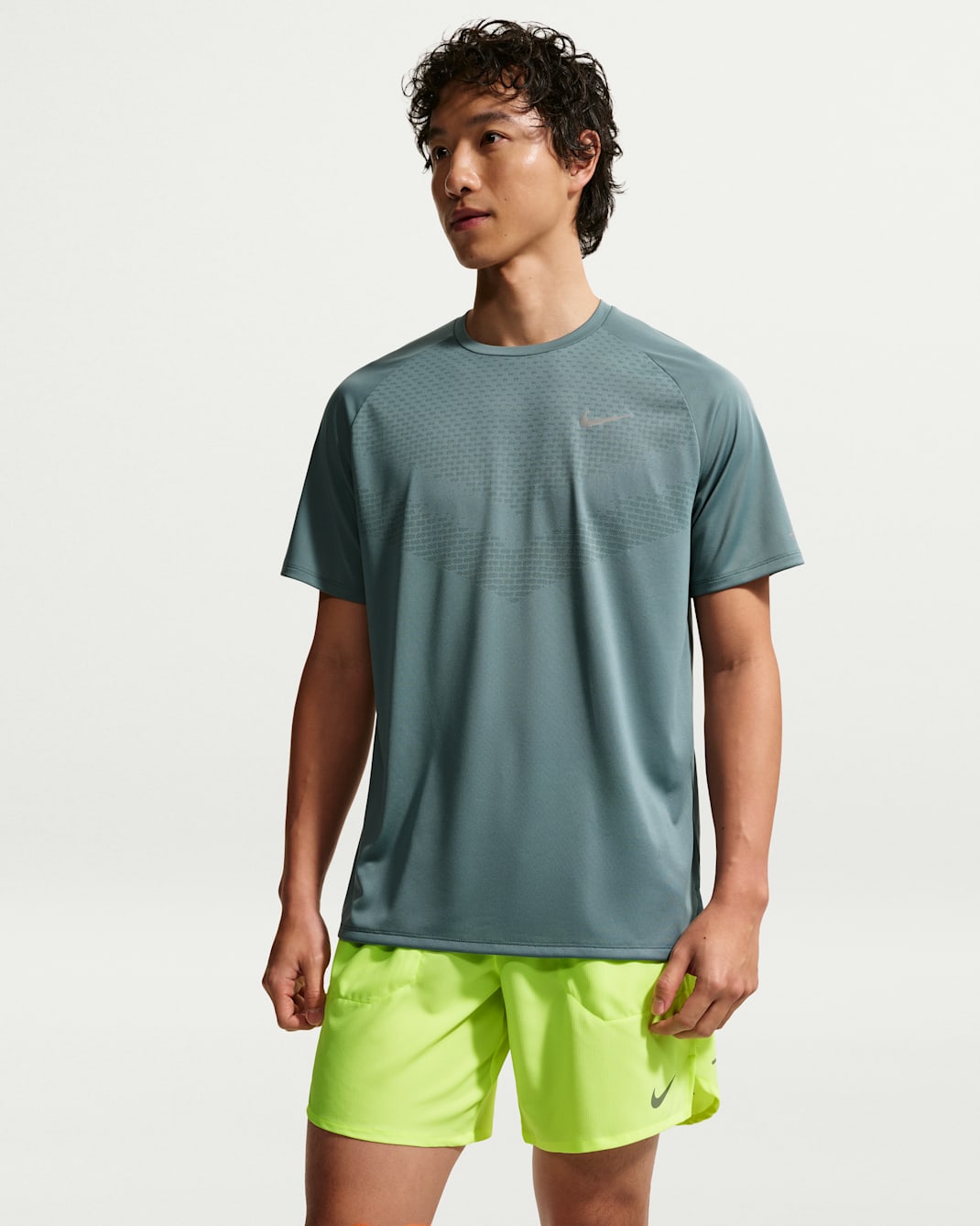 ナイキ ストライド メンズ Dri-FIT ADV ショートスリーブ ランニングトップ - ミネラルスレート