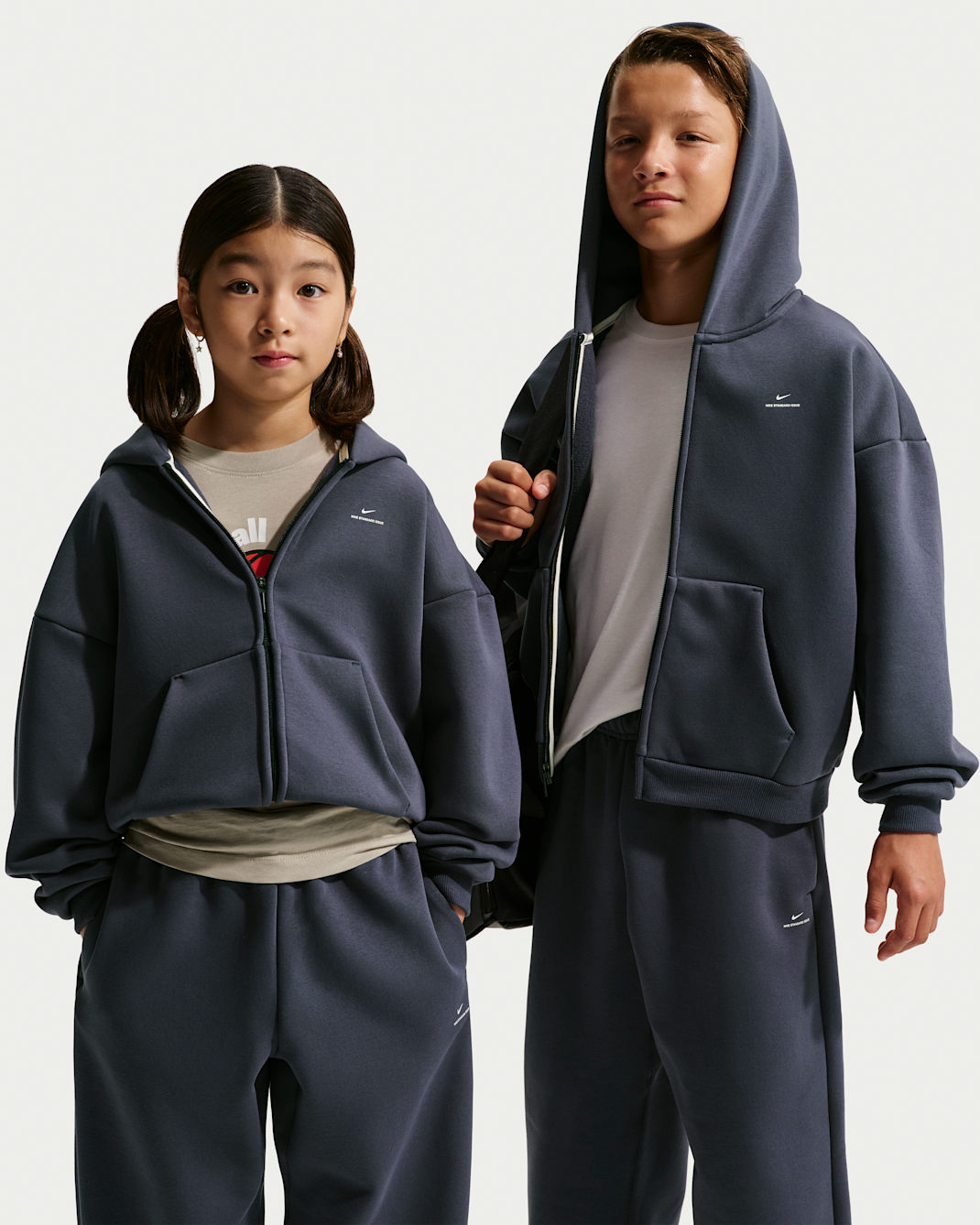 Nike Standard Issue Big Kids' Therma-FIT Brushed Fleece Full-Zip Hoodie - Gridiron/Pale Ivory