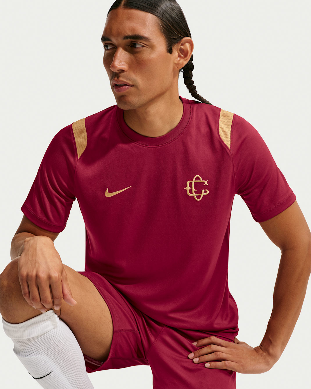 Playera de futbol de manga corta Nike Dri-FIT de tejido Knit para hombre C.D. Guadalajara Academy Pro - Rojo team/Oro genuino/Oro genuino