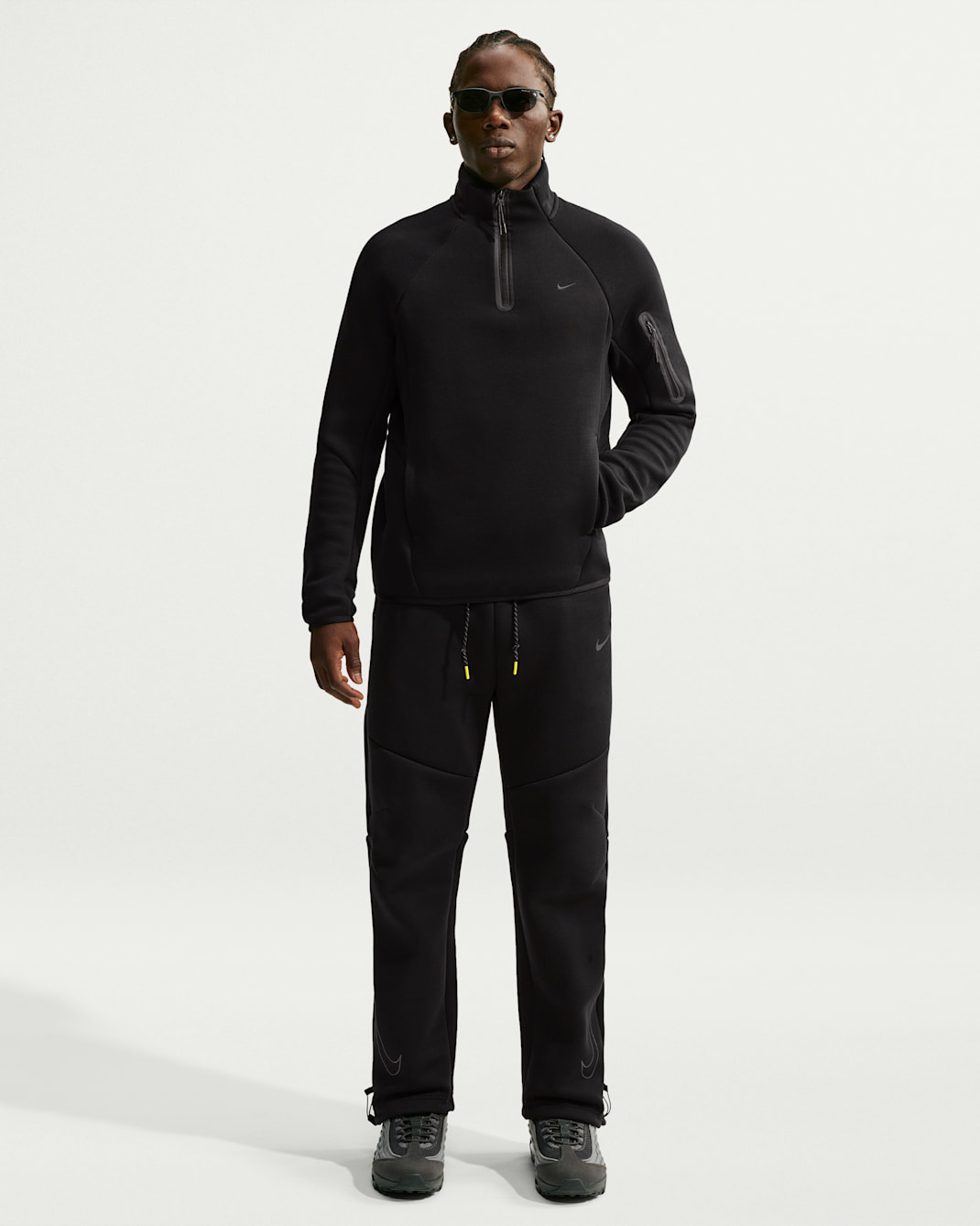 Nike Tech Men's Open-Hem Fleece Trousers - Black