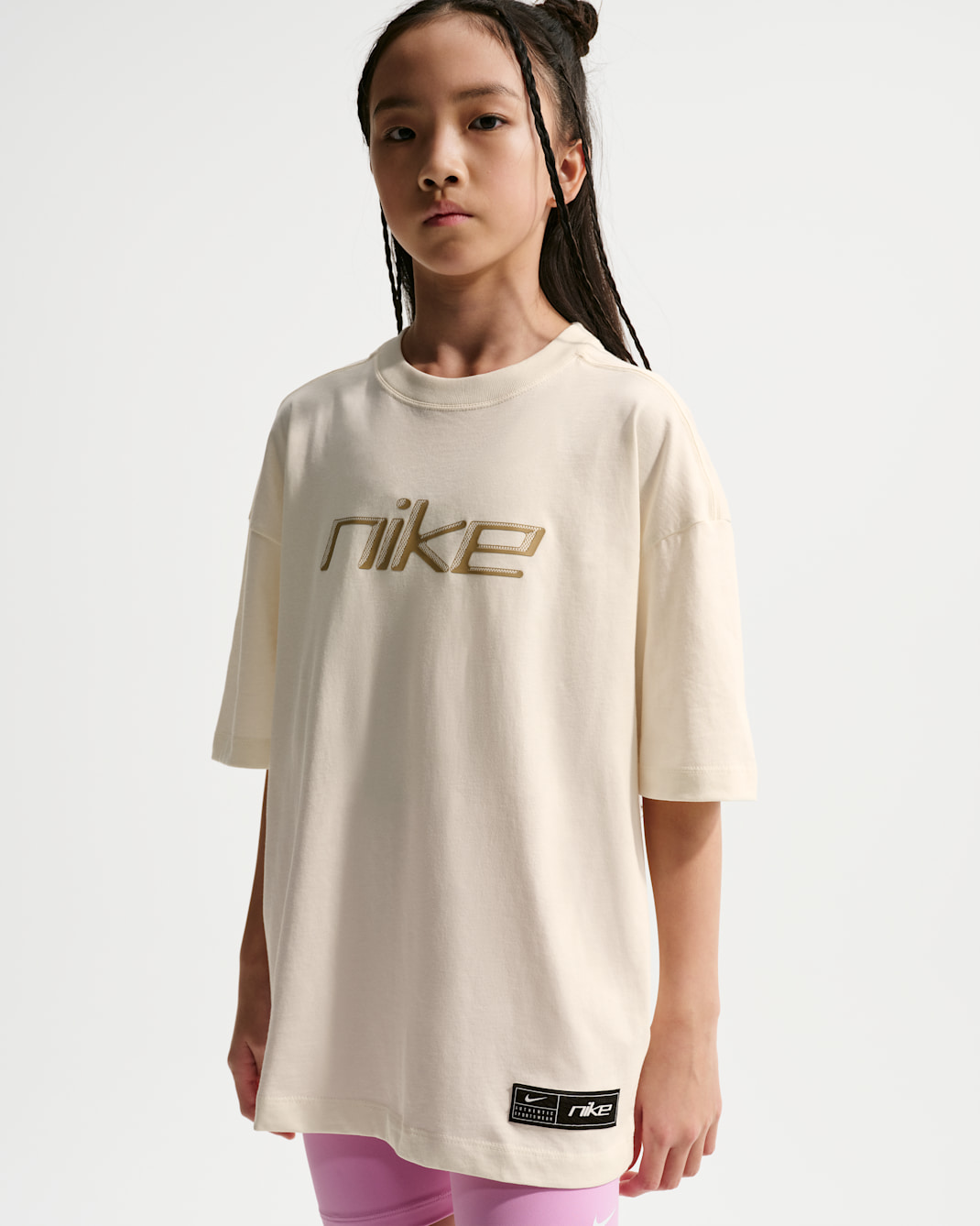 เสื้อยืดขนาดโอเวอร์ไซส์เด็กโต Nike Sportswear (หญิง) - Soft Pearl