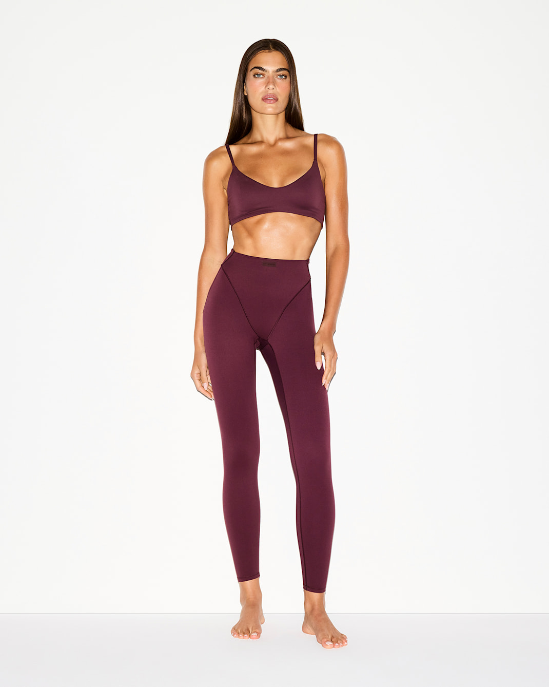 NikeSKIMS Matte Women's High-Waisted V-Line 26" Leggings - NSKM CURRANT