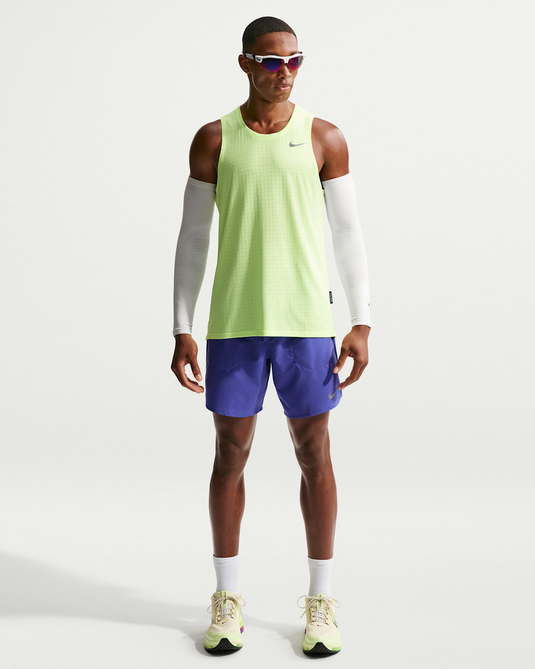 Shorts de correr Dri-FIT de 18 cm con forro de ropa interior para hombre Nike Stride - Lapislázuli