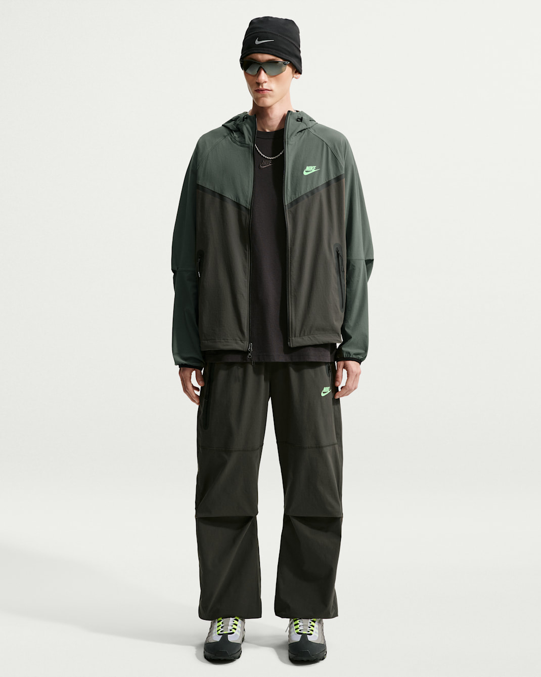 Nike Tech Men's Dri-FIT Woven Pants - Newsprint/Newsprint/Illusion Green