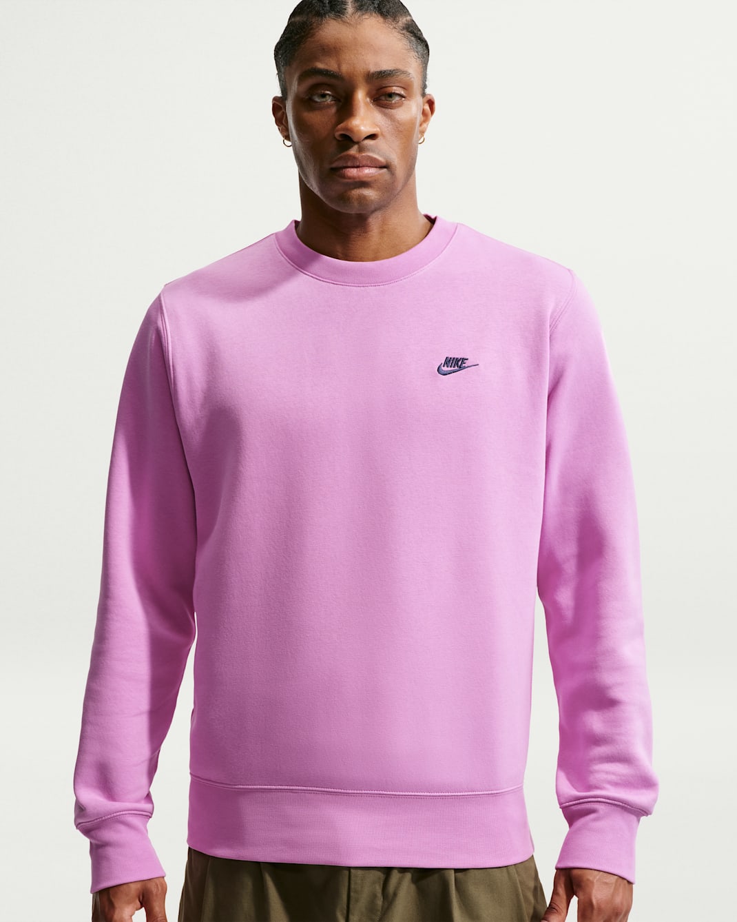 Sudadera de cuello redondo de tejido Fleece para hombre Nike Club - Magenta claro/Azul marino medianoche