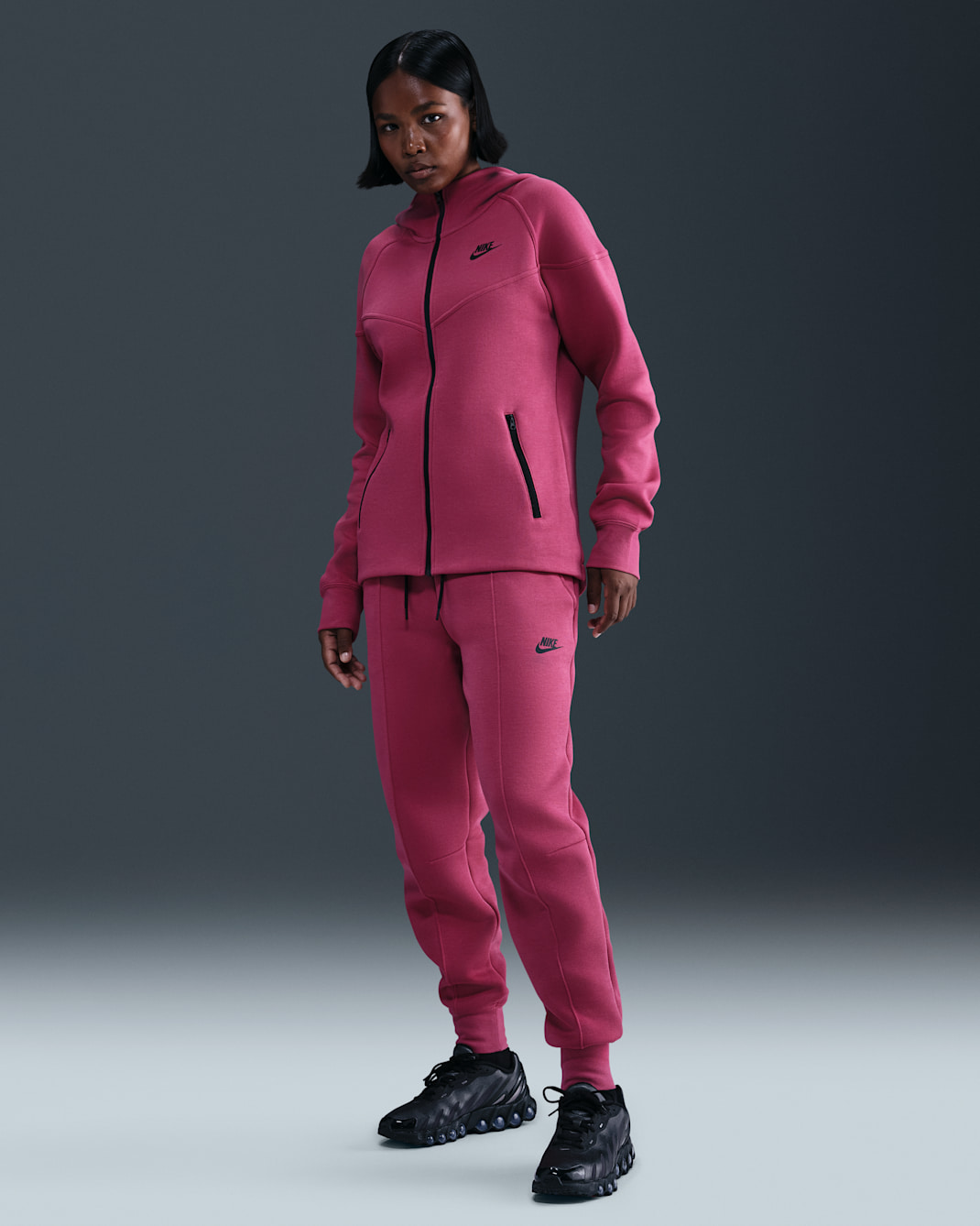 Joggers de tiro medio para mujer Nike Sportswear Tech Fleece - Remolacha dulce/Negro