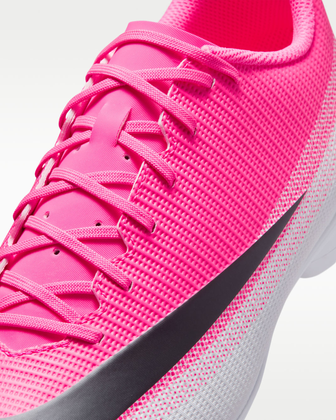 Nike Mercurial Vapor 17 Club Multi-Ground Low-Top Soccer Cleats