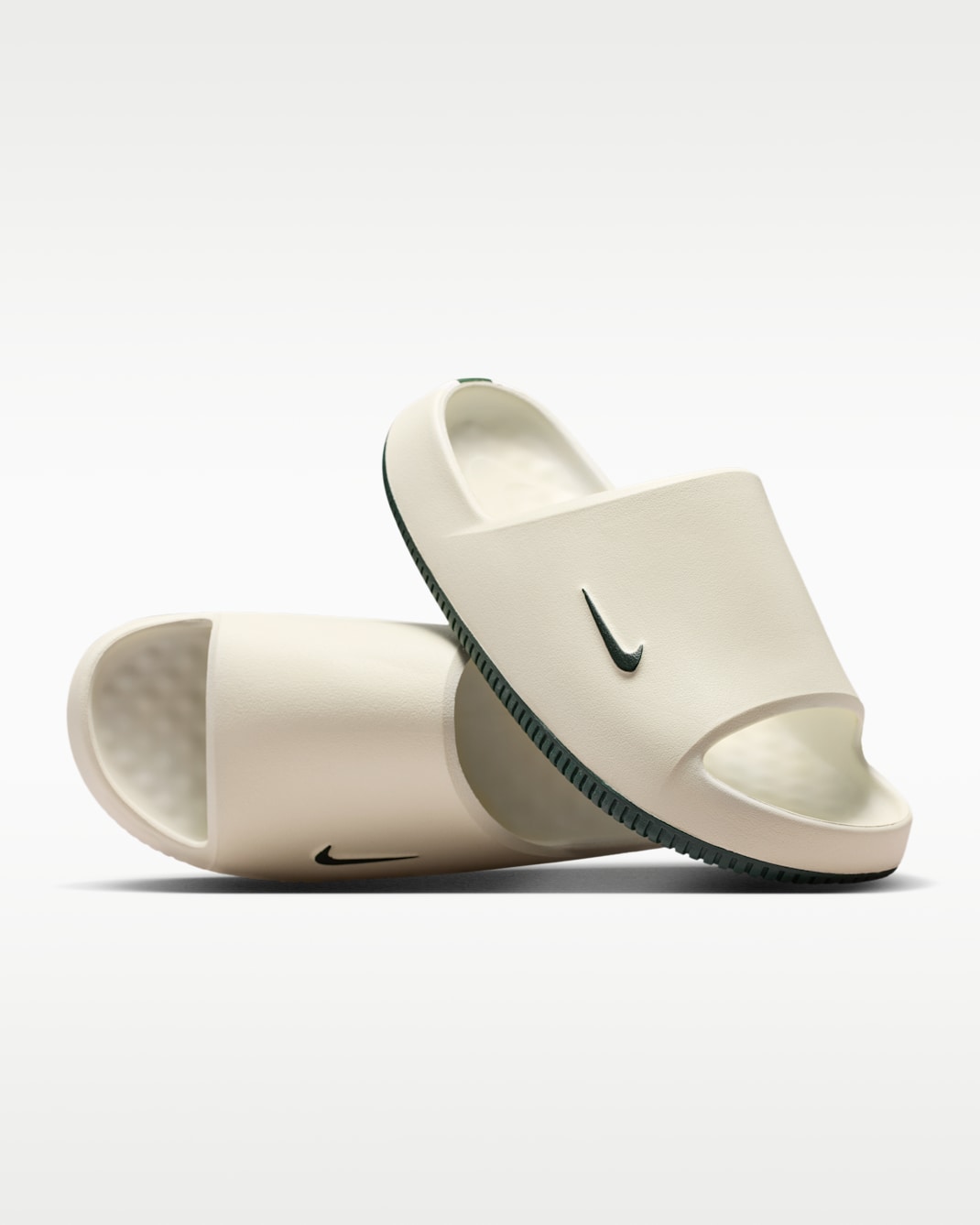 Chanclas universitarias para hombre Nike Calm (Michigan State) - Vela/Vela/Verde pro