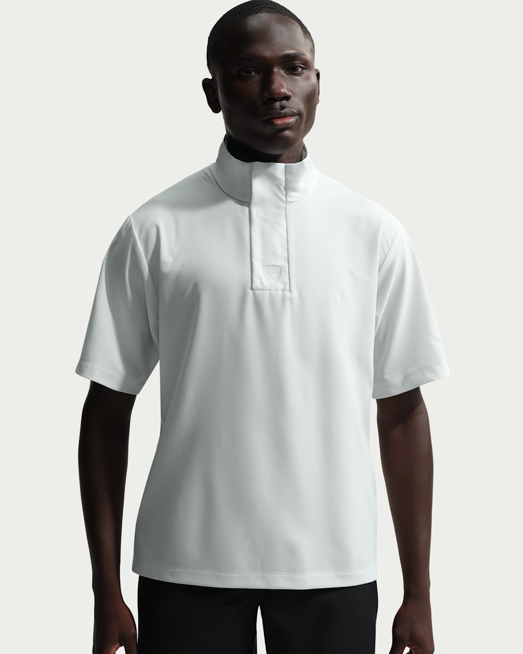 Playera cortavientos de golf de manga corta y ajuste holgado Dri-FIT para hombre Nike Tailored Performance - Polvo fotón/Polvo fotón/Polvo fotón