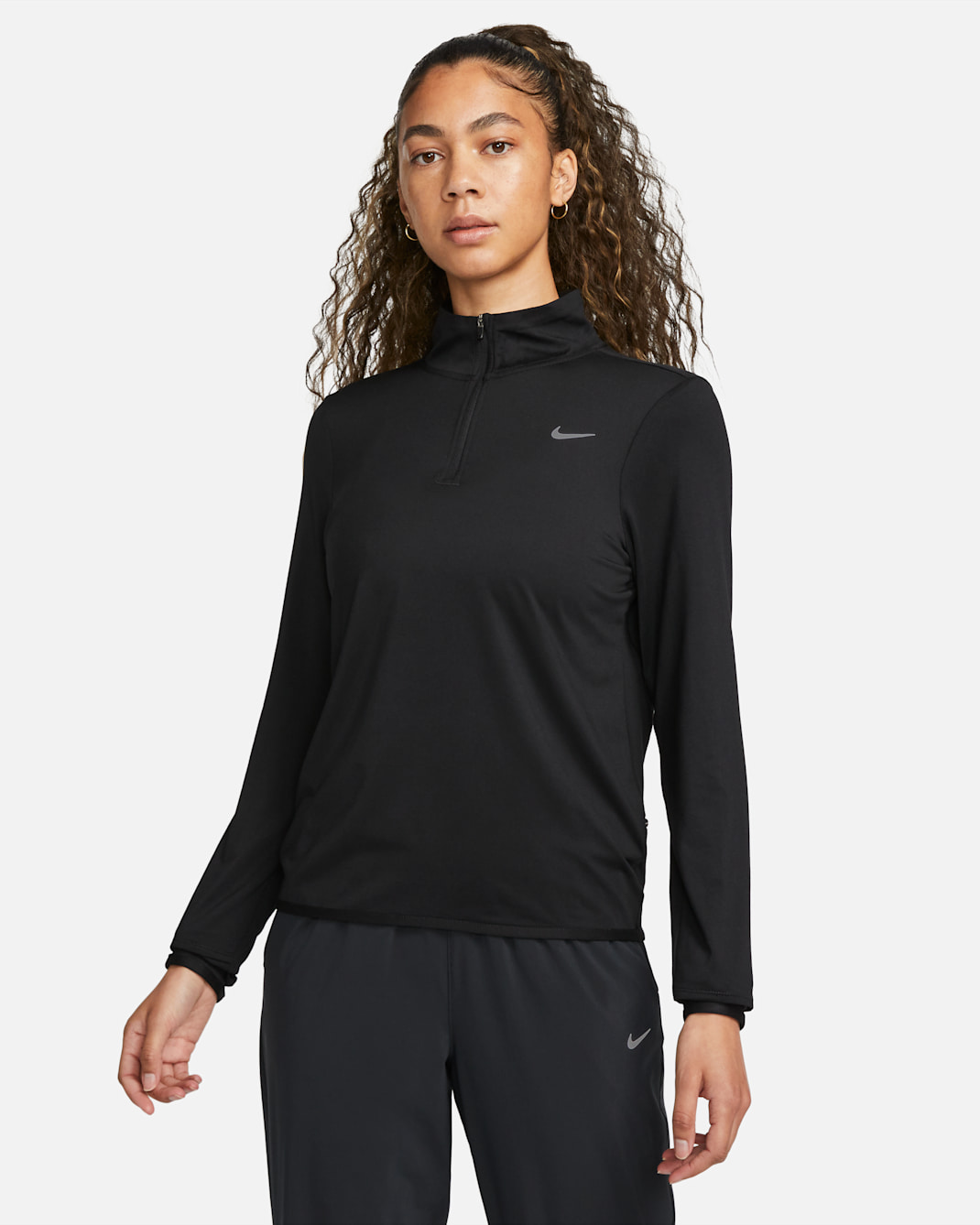 Playera de correr con protección UV de cierre de 1/4 para mujer Nike Swift Element - Negro