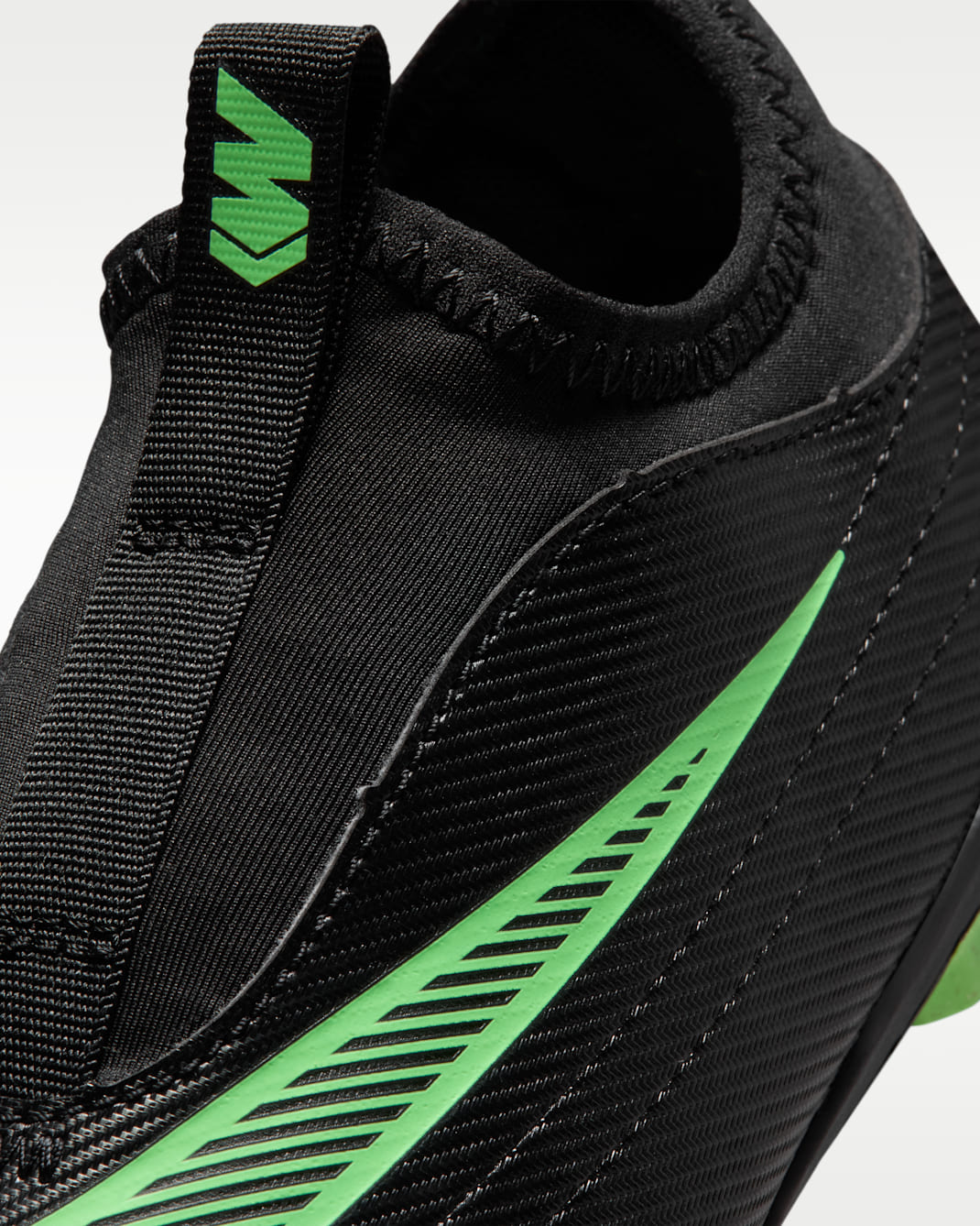 Nike Jr. Mercurial Vapor 17 Club Little Kids' Multi-Ground Low-Top Soccer Cleats