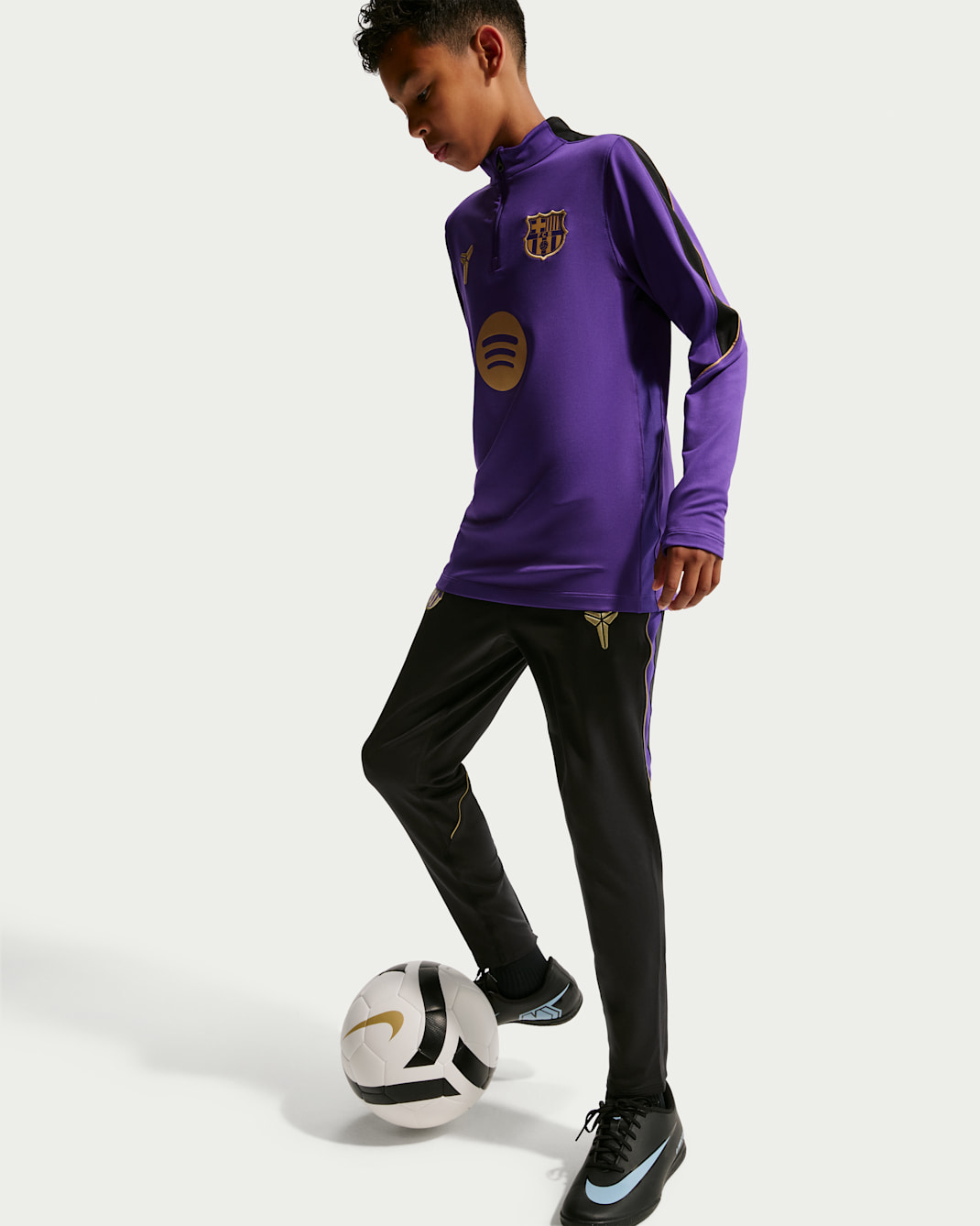 FC Barcelona Strike Away Big Kids' Kobe Dri-FIT Soccer Knit Pants