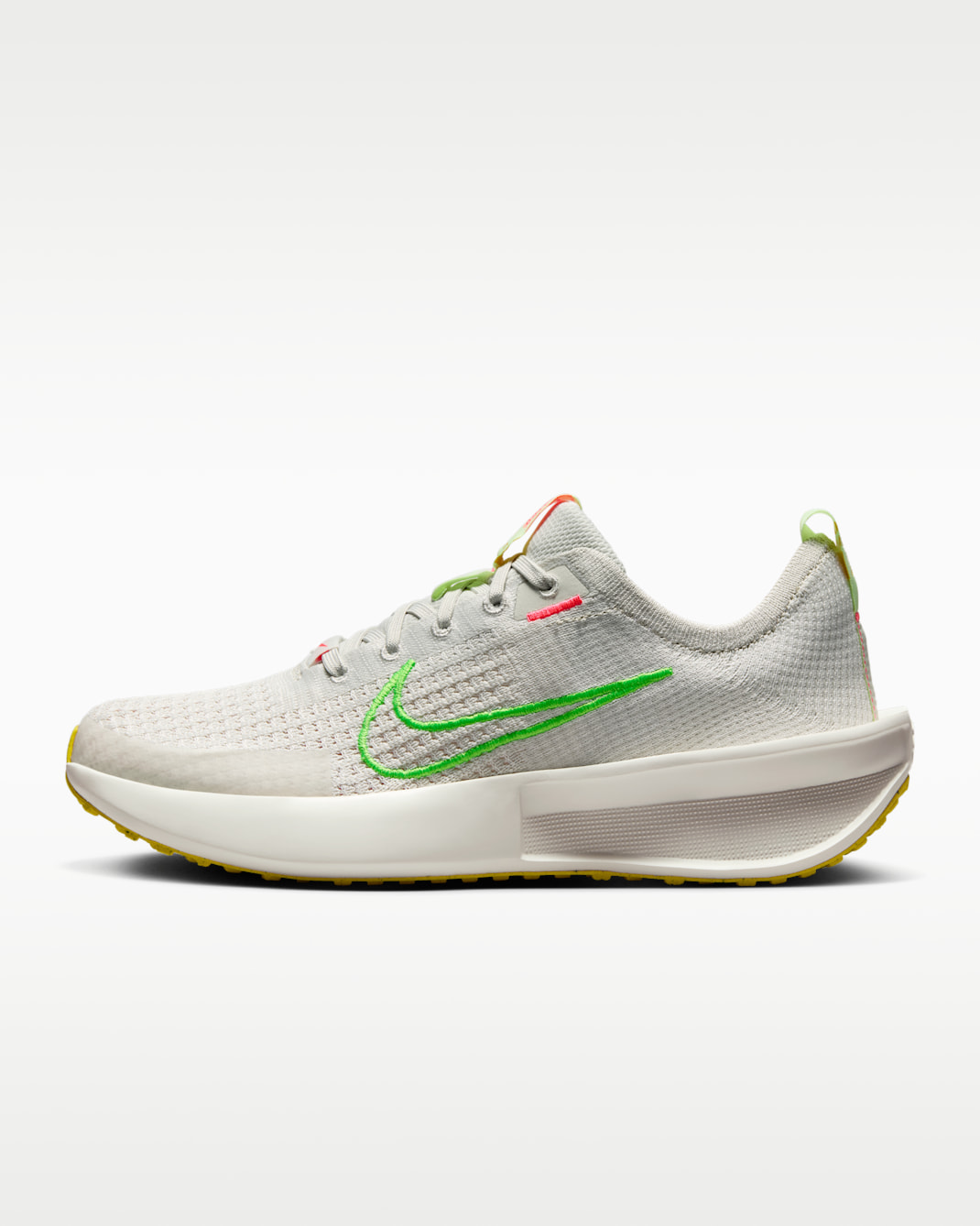 Tenis de correr en pavimento para mujer Nike Interact Run - Hueso claro/Hiperponche/Voltio ligero/Verde strike
