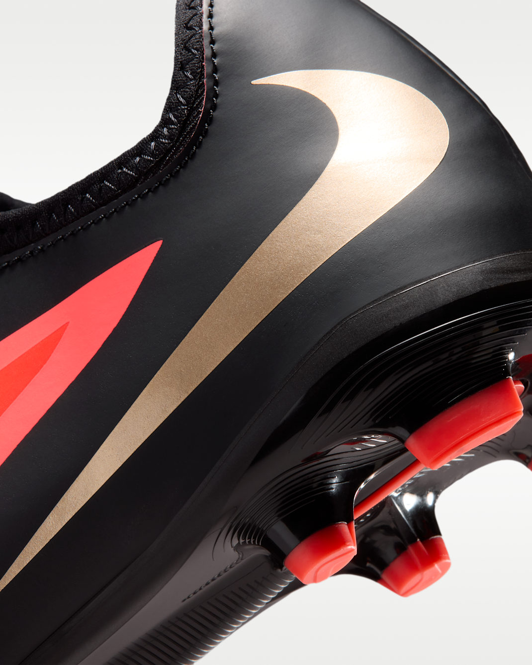 Nike Jr. Phantom 6 Low Academy Big Kids' Multi-Ground Soccer Cleats