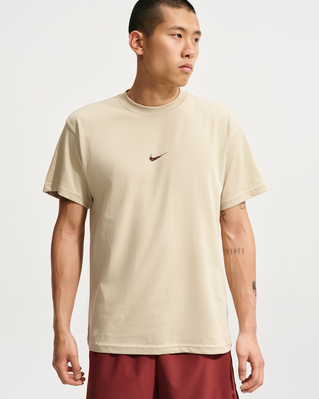 Nike メンズ バスケットボール Tシャツ - デザートカーキ