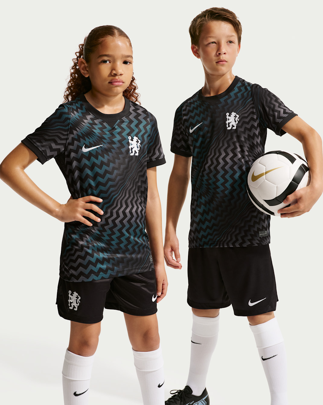Chelsea FC 2026/27 Stadium Goalkeeper Older Kids' Nike Dri-FIT Football Short-Sleeve Replica Shirt - Black/Black/White