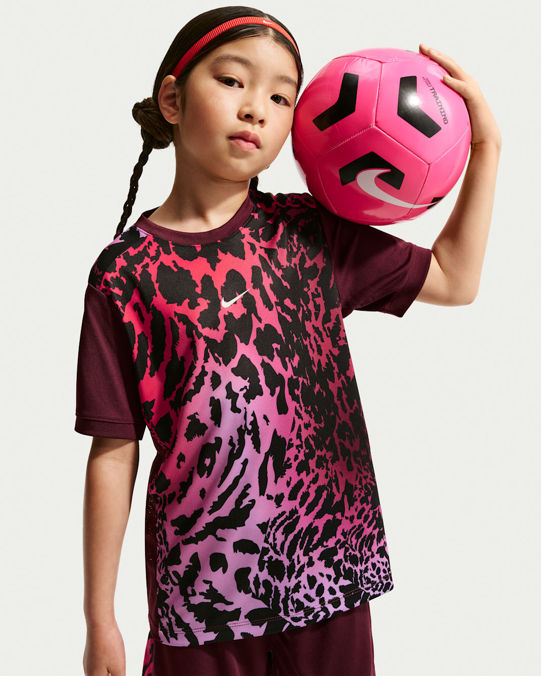 Playera de fútbol de manga corta Dri-FIT Nike United Academy para niña talla grande - Burdeos enérgico/Burdeos enérgico/Platino puro