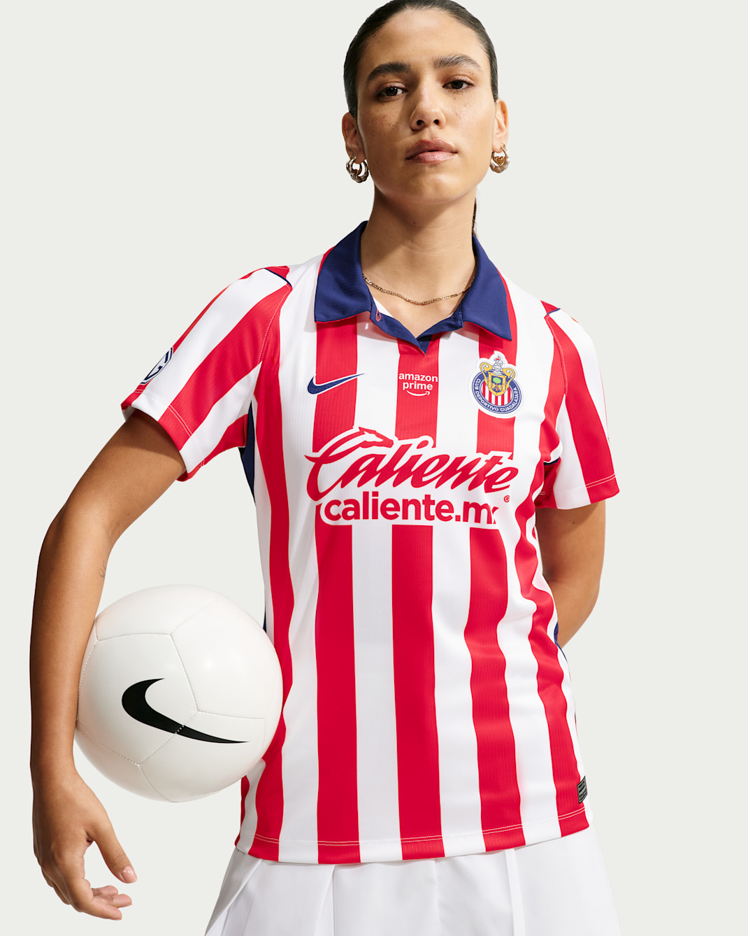 Jersey de futbol Nike Dri-FIT Replica del C.D. Guadalajara local 2026/27 Stadium para mujer - Blanco/Rojo velocidad/Azul fiel